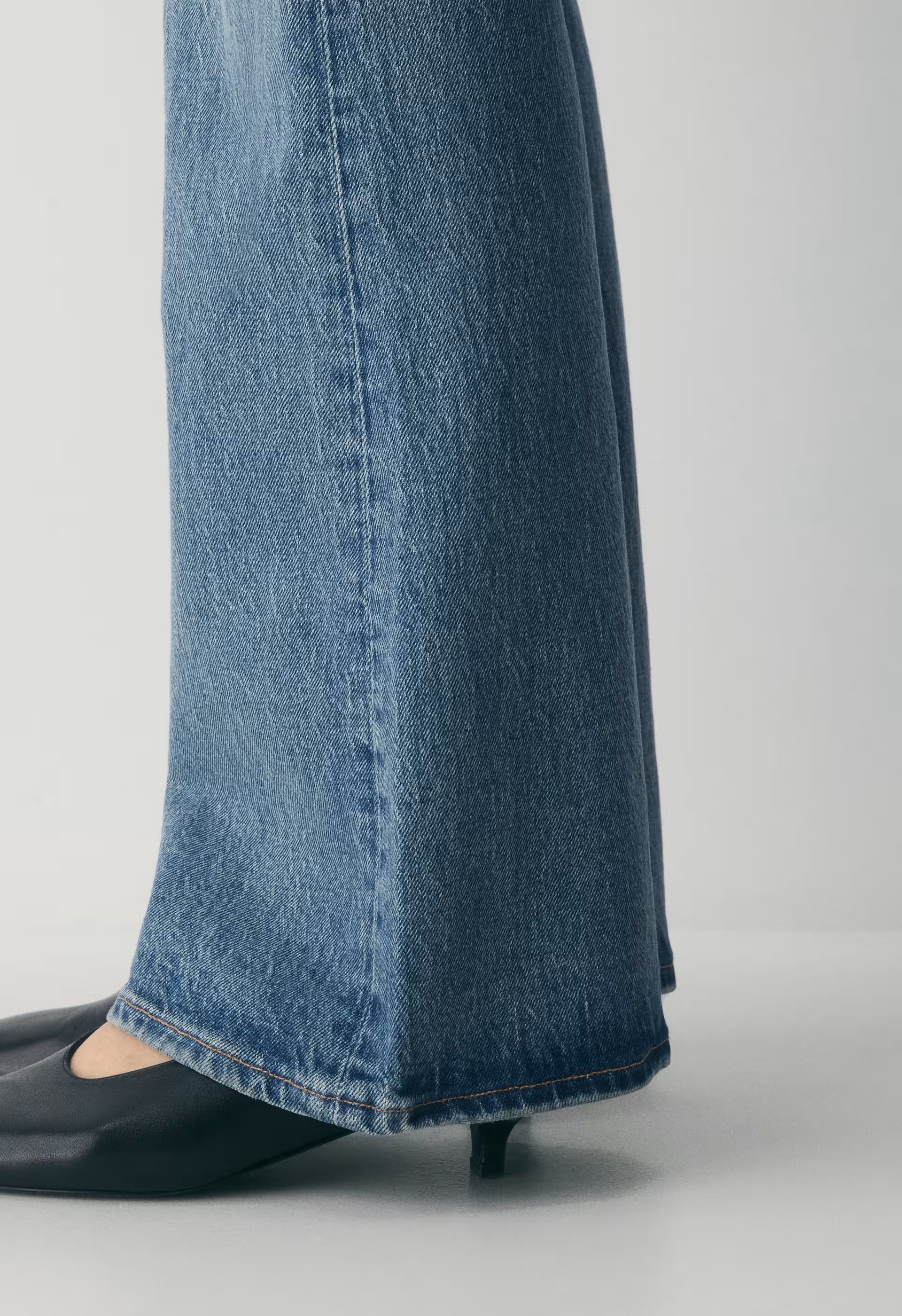 Denim Forum Denise Mid-Rise Flare Jean - VINTAGE MEDIUM BLUE