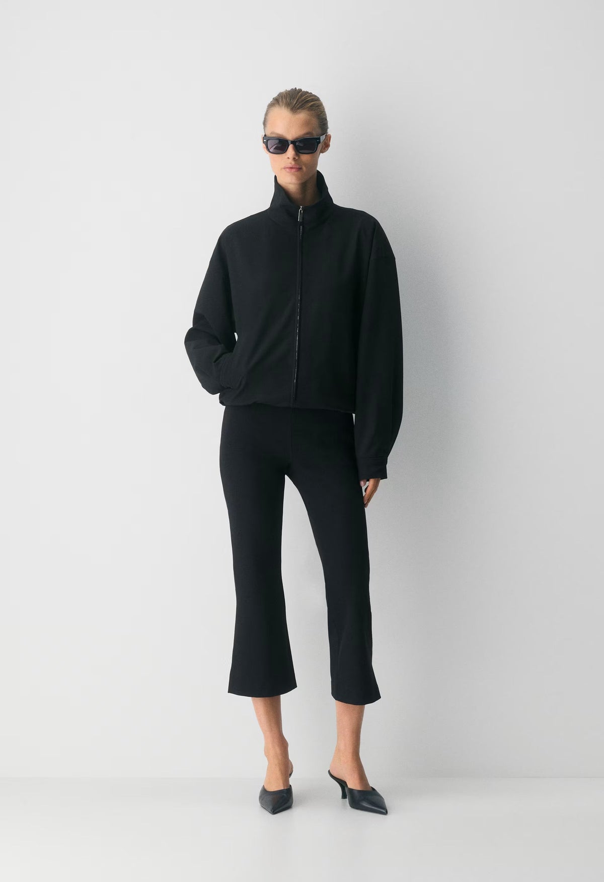 Carmen Capri - BLACK