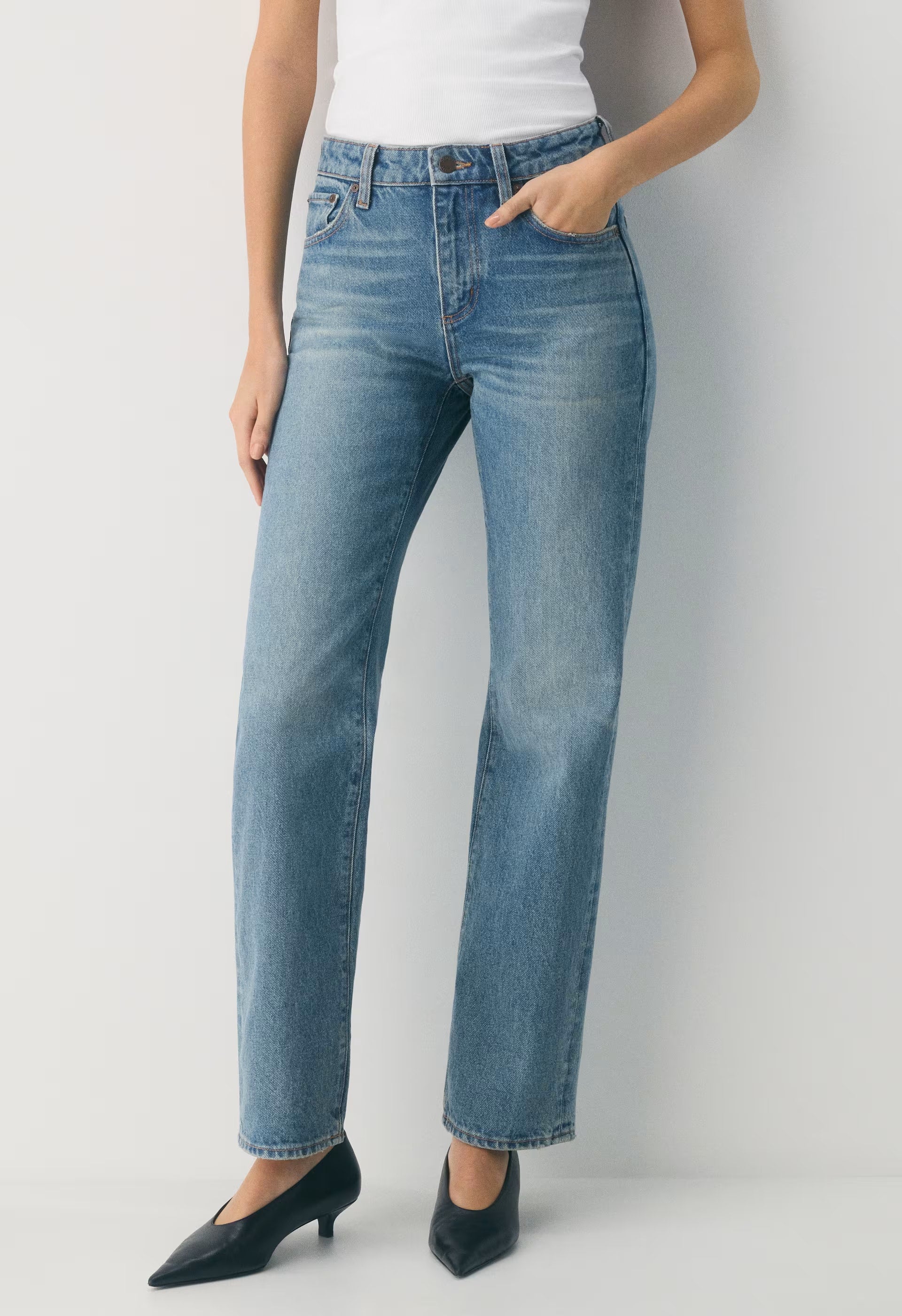 Denim Forum Sharon Classic Mid-Rise Straight Jean - VINTAGE MEDIUM BLUE