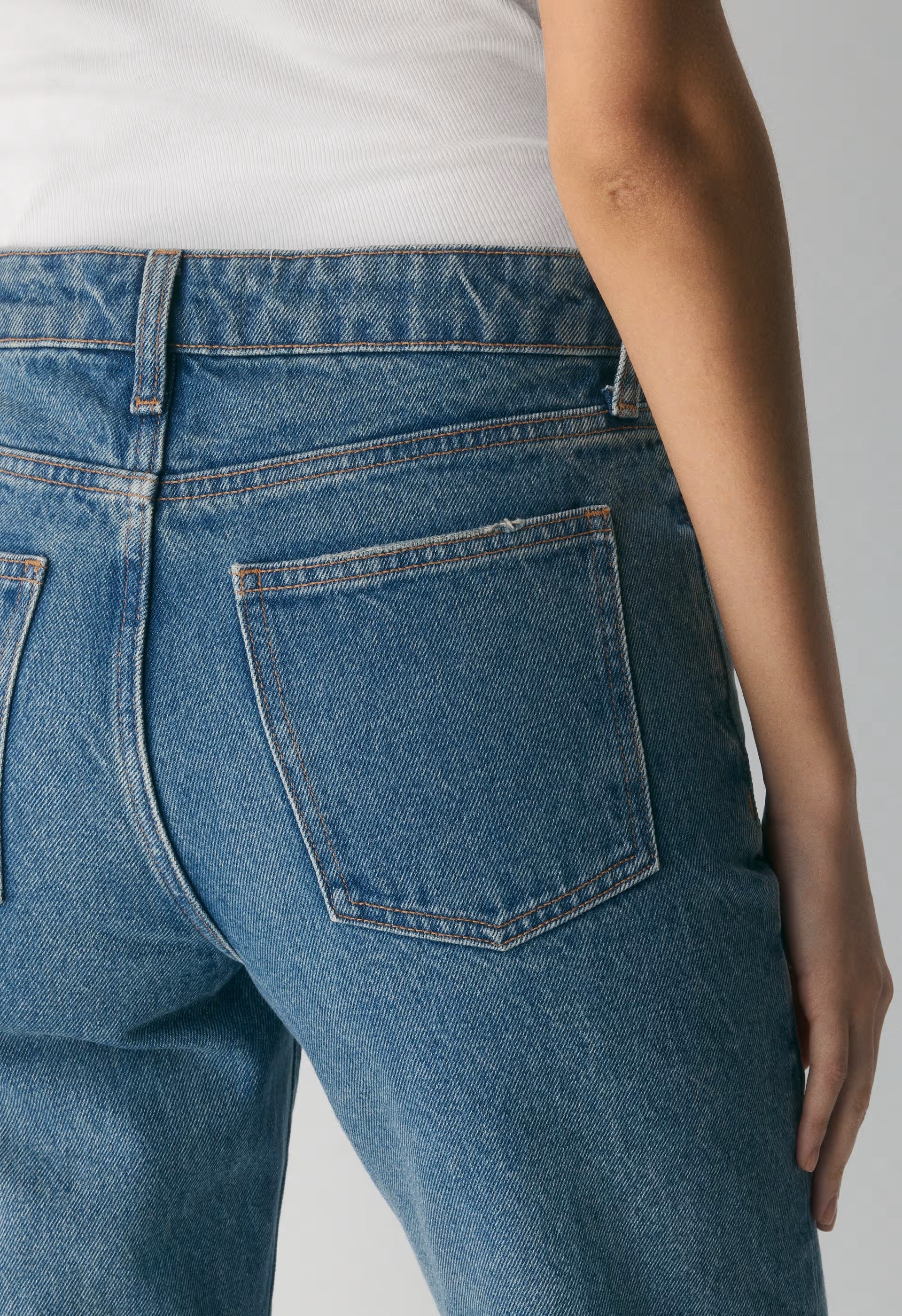 Denim Forum Sharon Classic Mid-Rise Straight Jean - VINTAGE MEDIUM BLUE