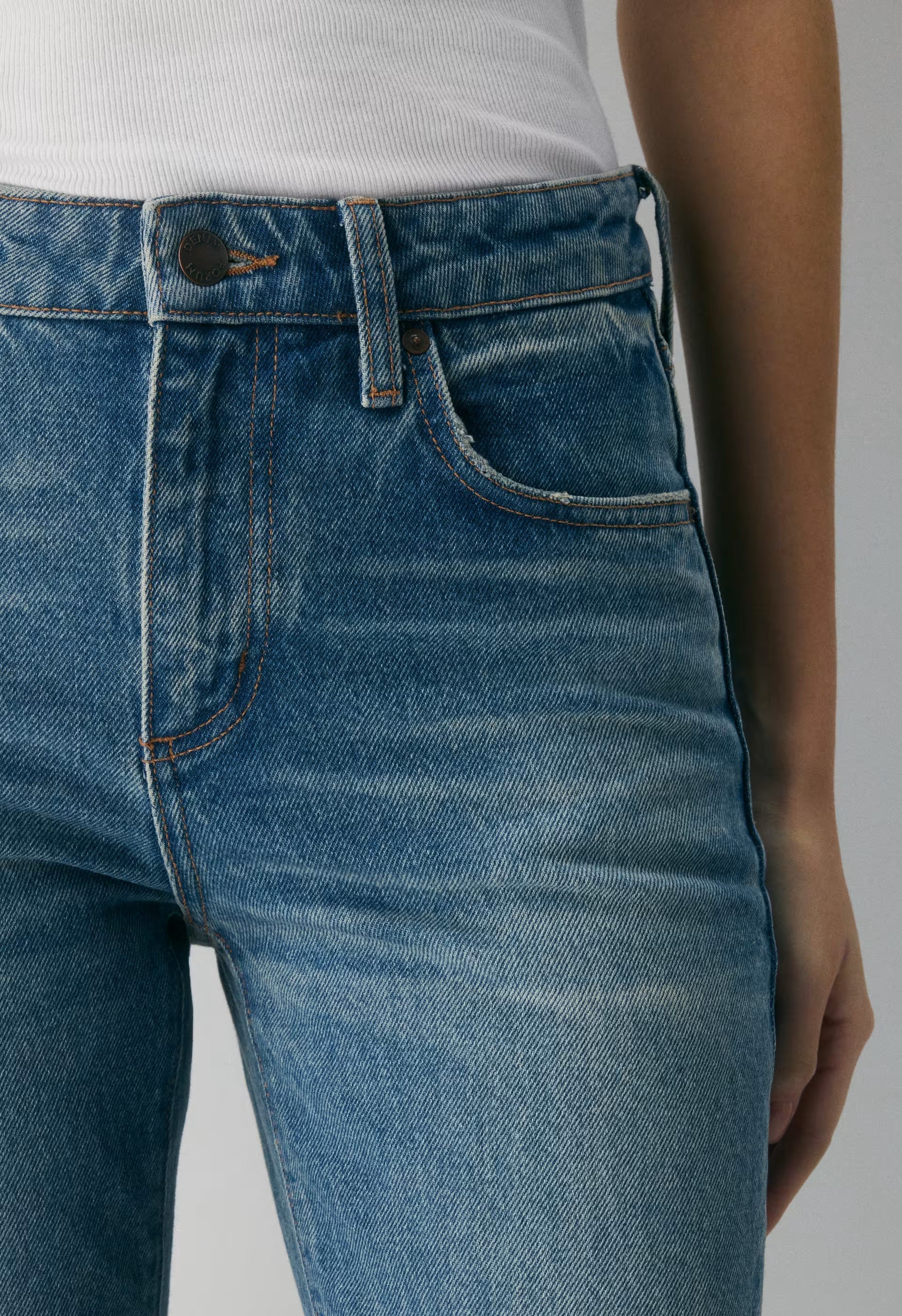 Denim Forum Sharon Classic Mid-Rise Straight Jean - VINTAGE MEDIUM BLUE