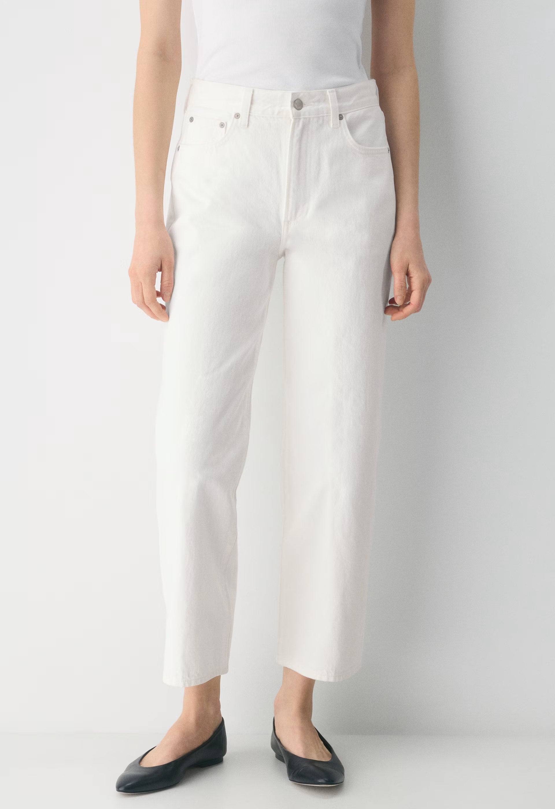 Denim Forum The Farrah Hi-Rise Wide Ankle Jean - A LITTLE WHITE LIE
