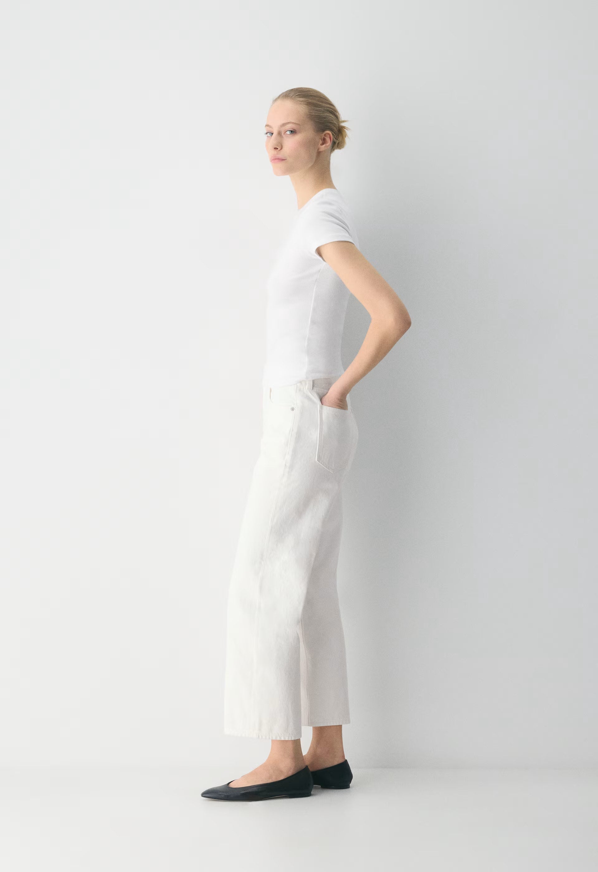 Denim Forum The Farrah Hi-Rise Wide Ankle Jean - A LITTLE WHITE LIE