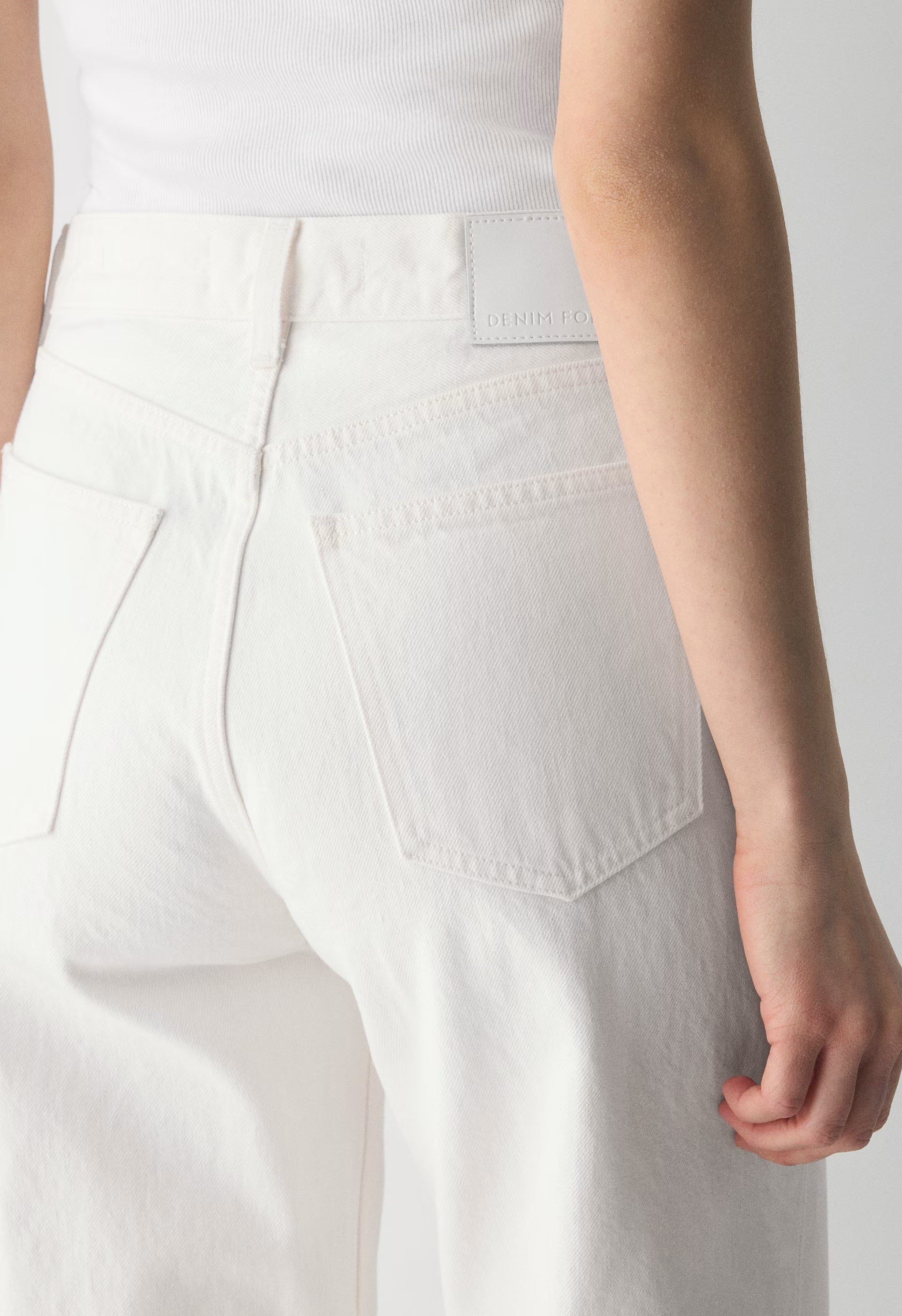 Denim Forum The Farrah Hi-Rise Wide Ankle Jean - A LITTLE WHITE LIE