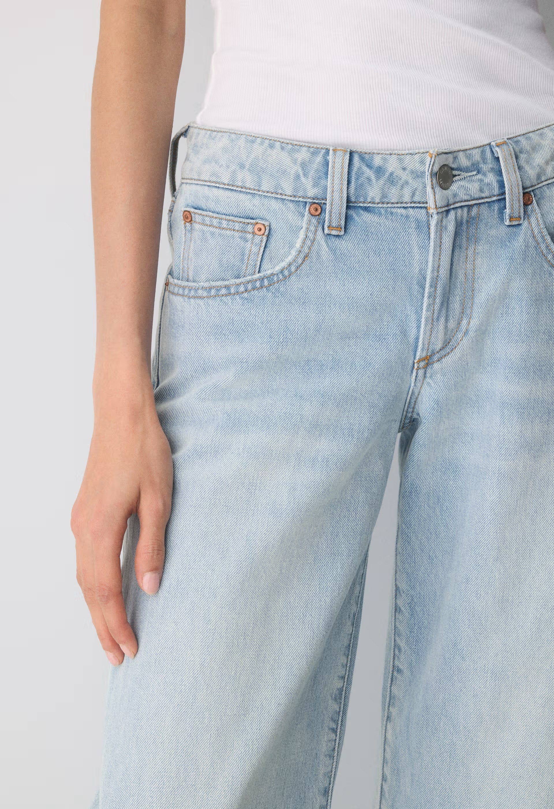 Denim Forum The ‘90s Relaxed Ultra Lo-Rise Wide Jean - 15 YRS BRL THR BLEU