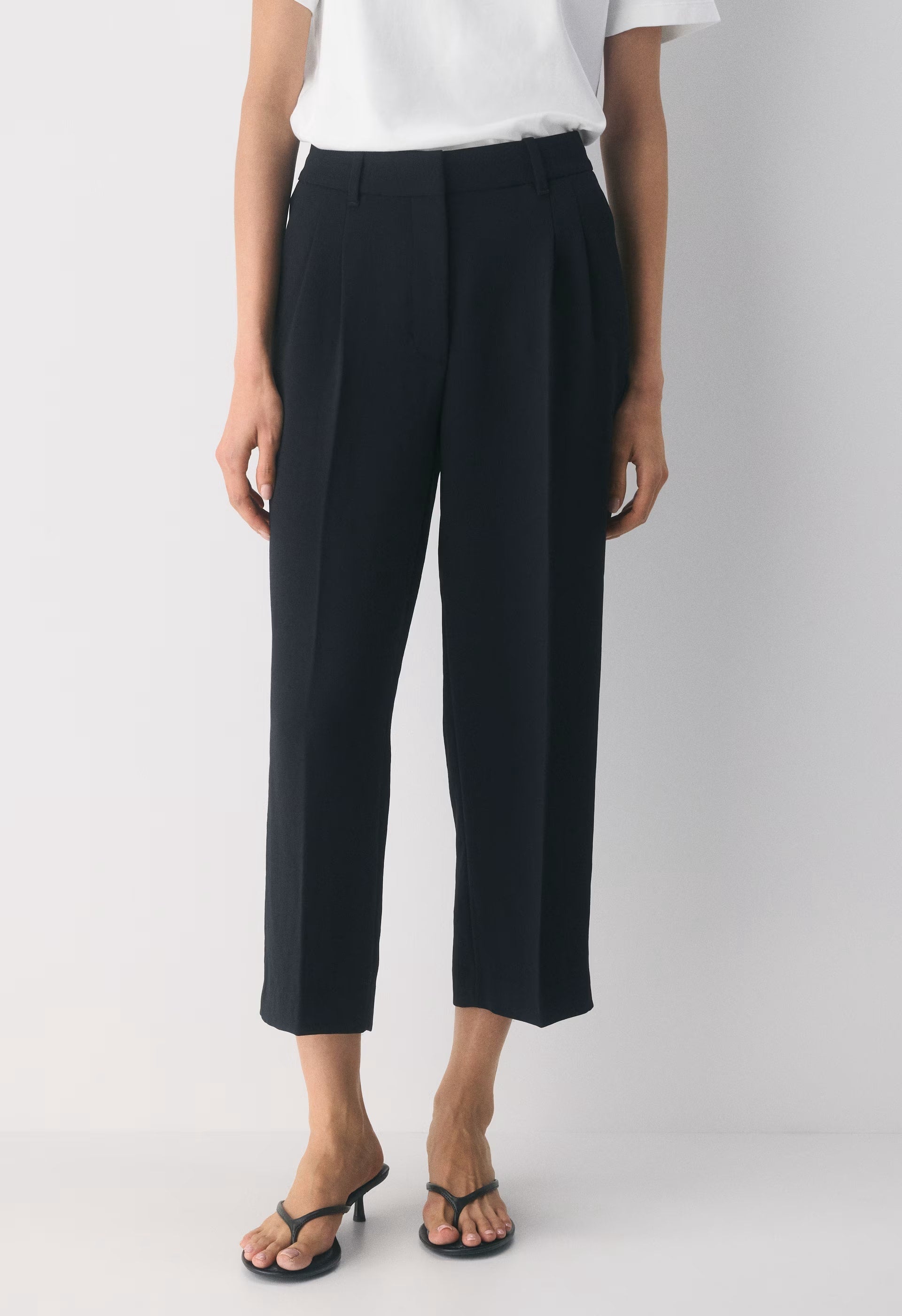 The Effortless Pant™ Cropped - Crepette™ - BLACK