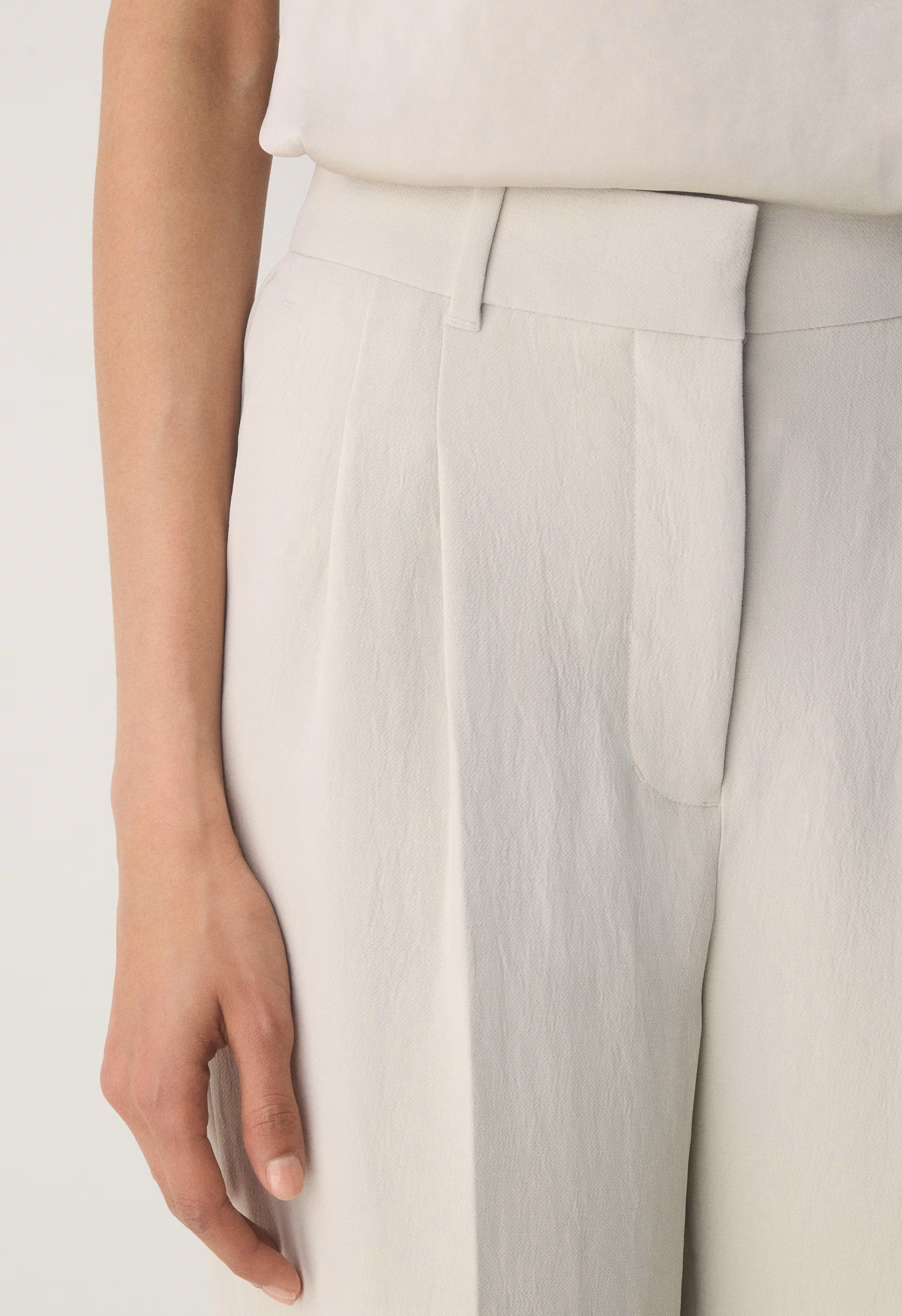 The Effortless Pant™ Cropped - Crepette™ - METROPOLIS BEIGE