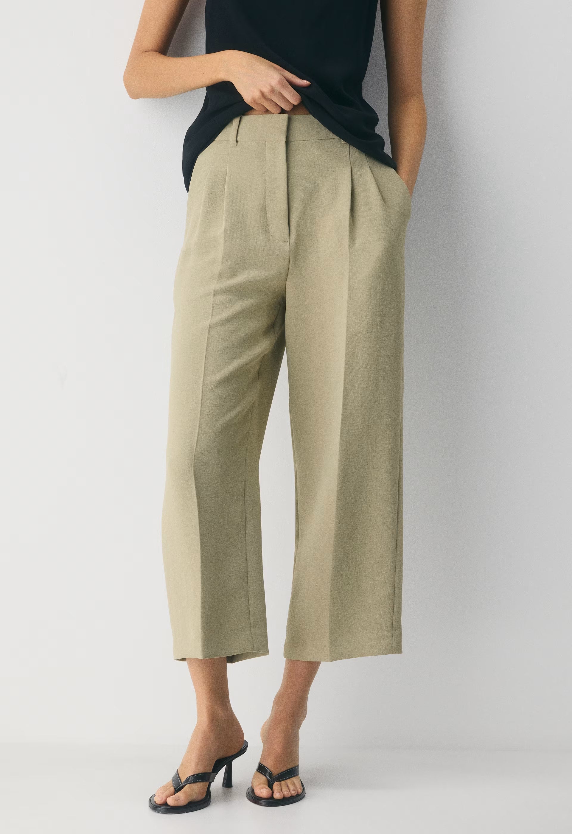 The Effortless Pant™ Cropped - Crepette™ - MARTINI OLIVE