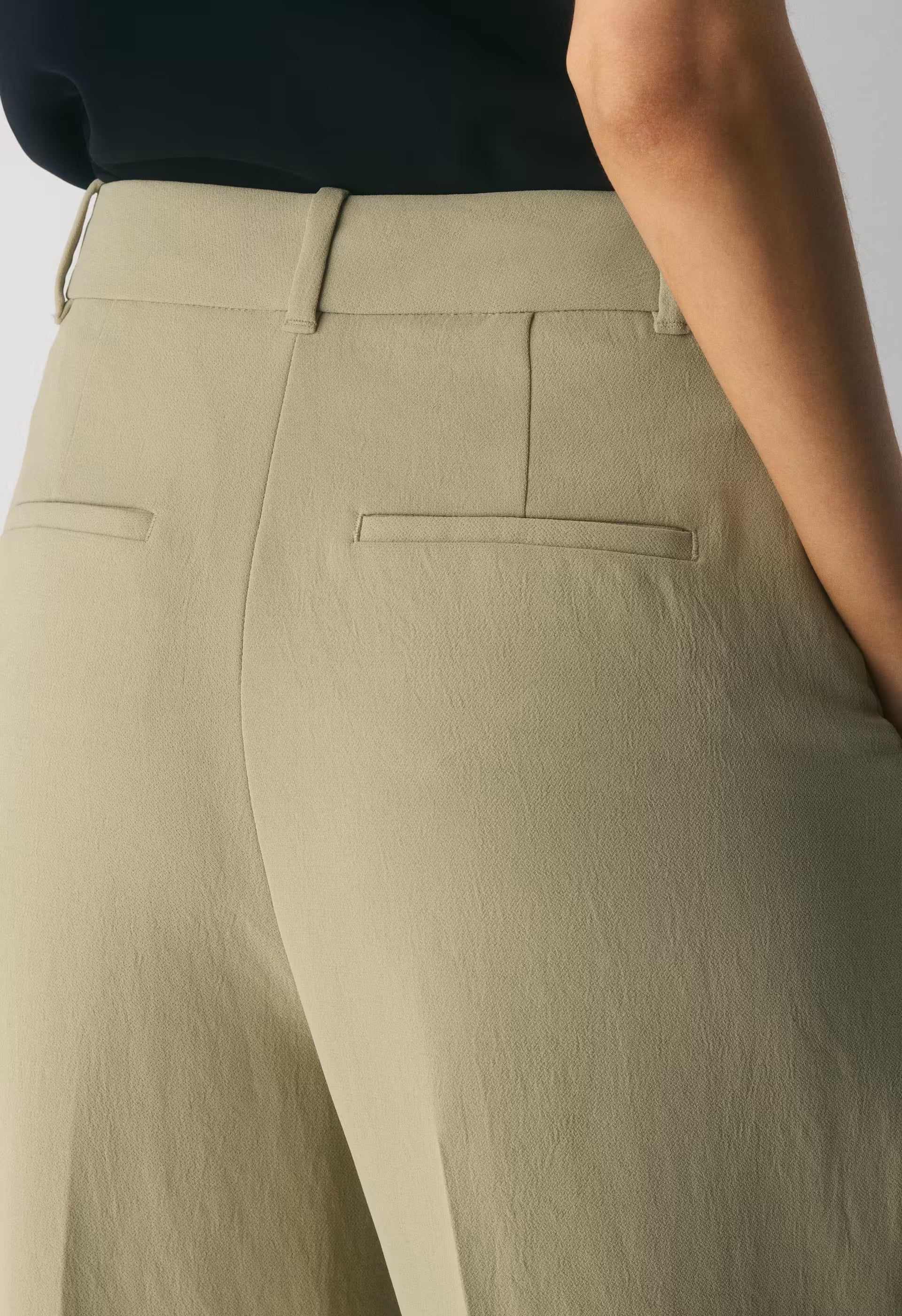The Effortless Pant™ Cropped - Crepette™ - MARTINI OLIVE