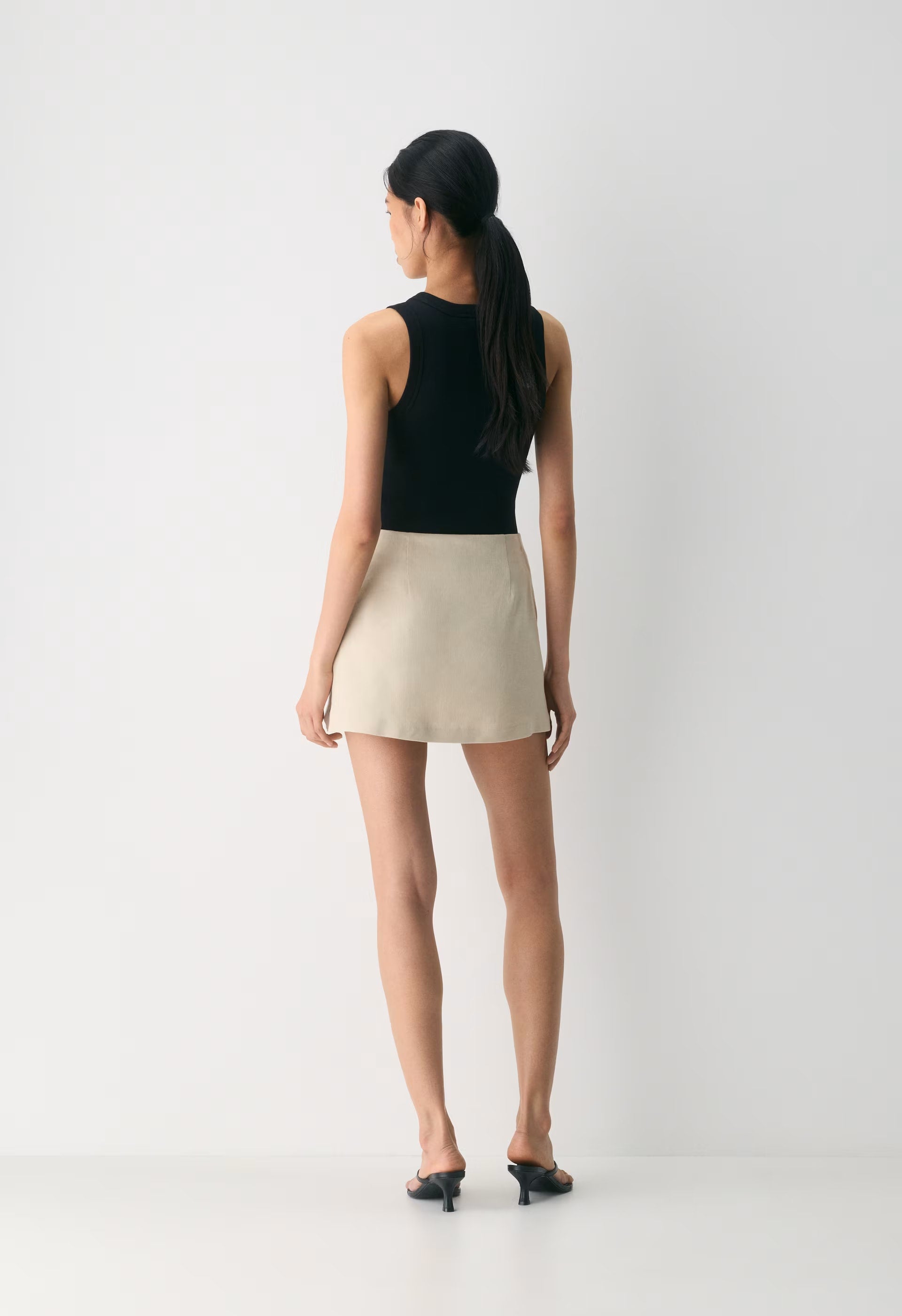 Roundup Linen Skort - RICH MOCHA BROWN