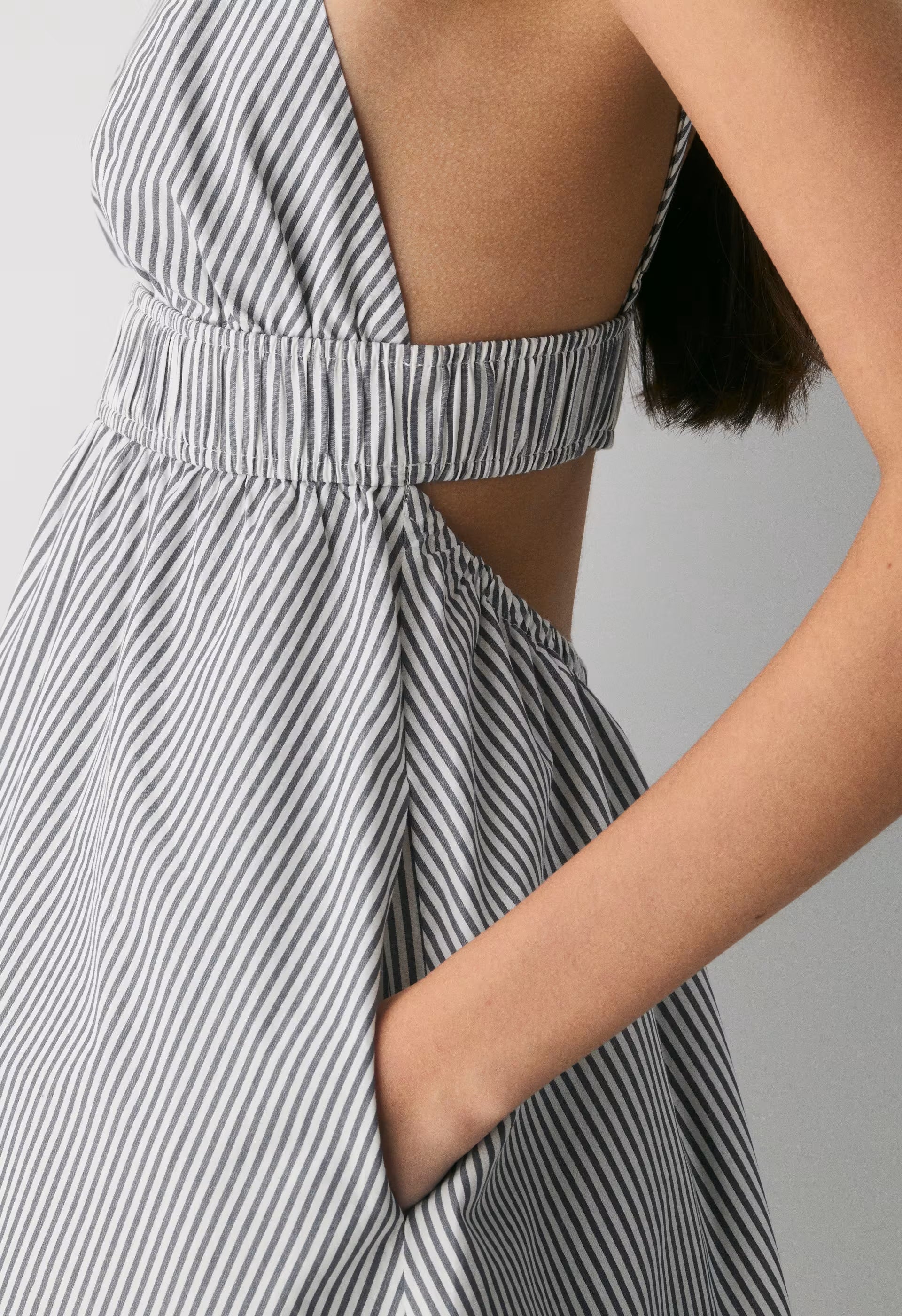 Encourage Poplin Mini Cami Dress - CRMN STRP WT/VNTG NVY