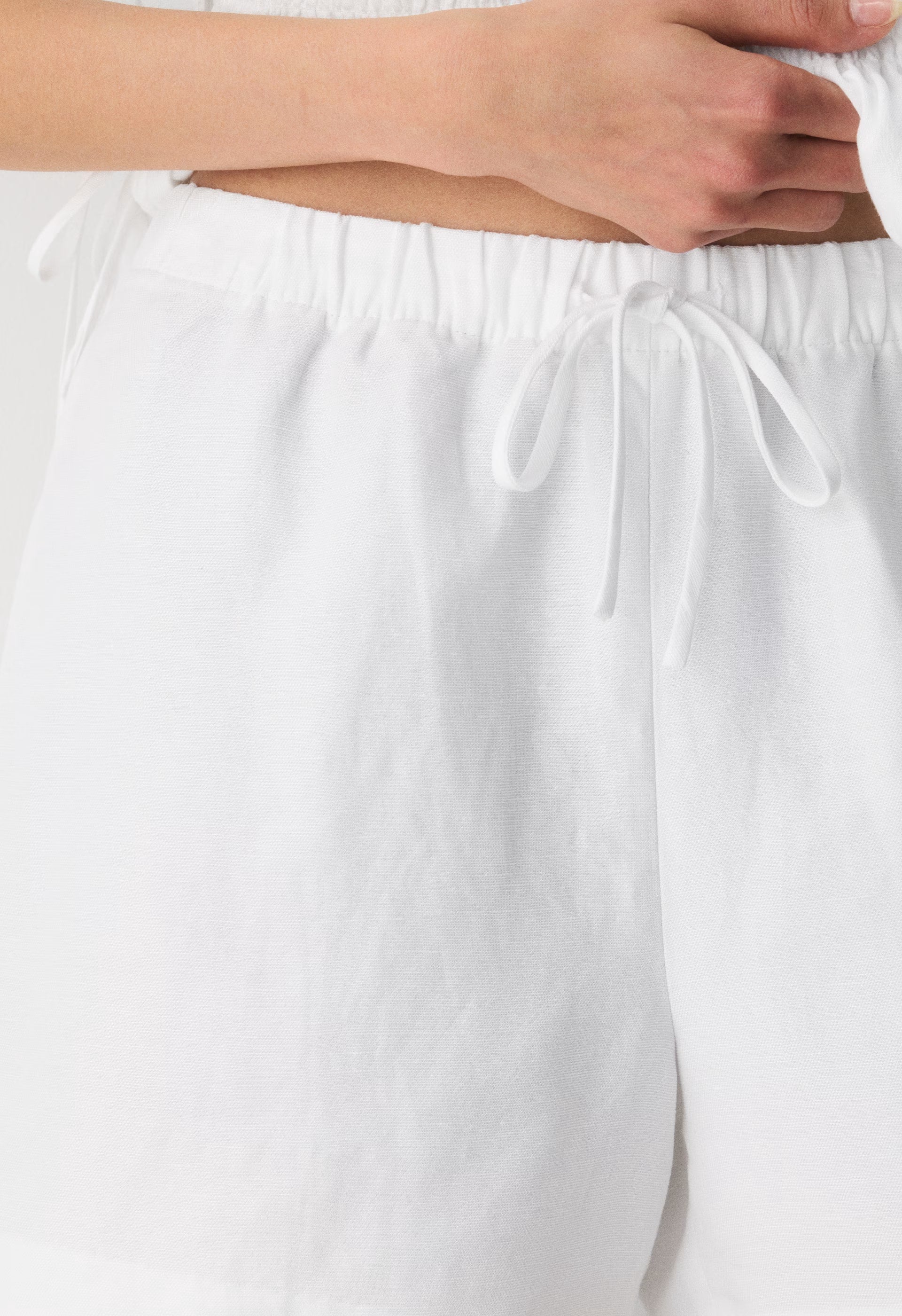The Lodge Short™ Mid-Thigh - CruiseLinen™ - WHITE