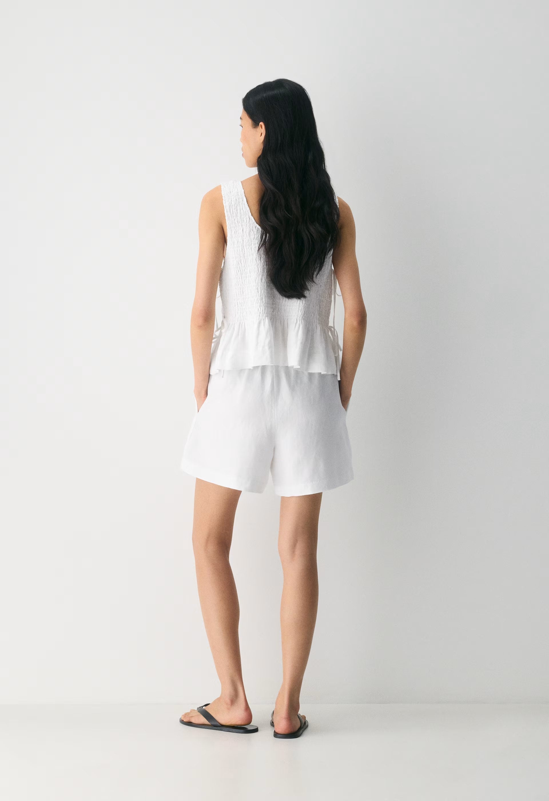 The Lodge Short™ Mid-Thigh - CruiseLinen™ - WHITE