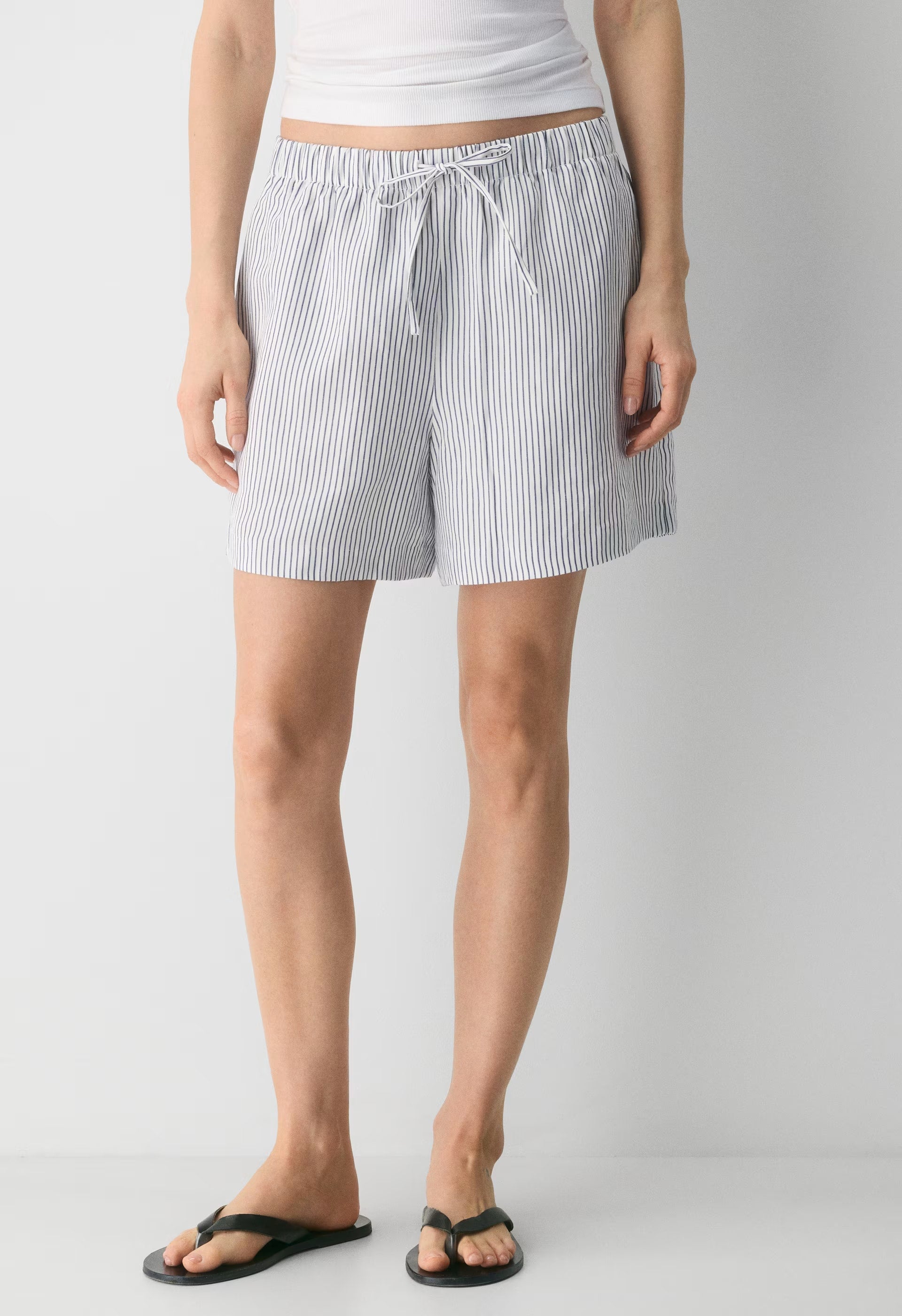 The Lodge Short™ Mid-Thigh - CruiseLinen™ - MILN STRIPE W/HRBR NV