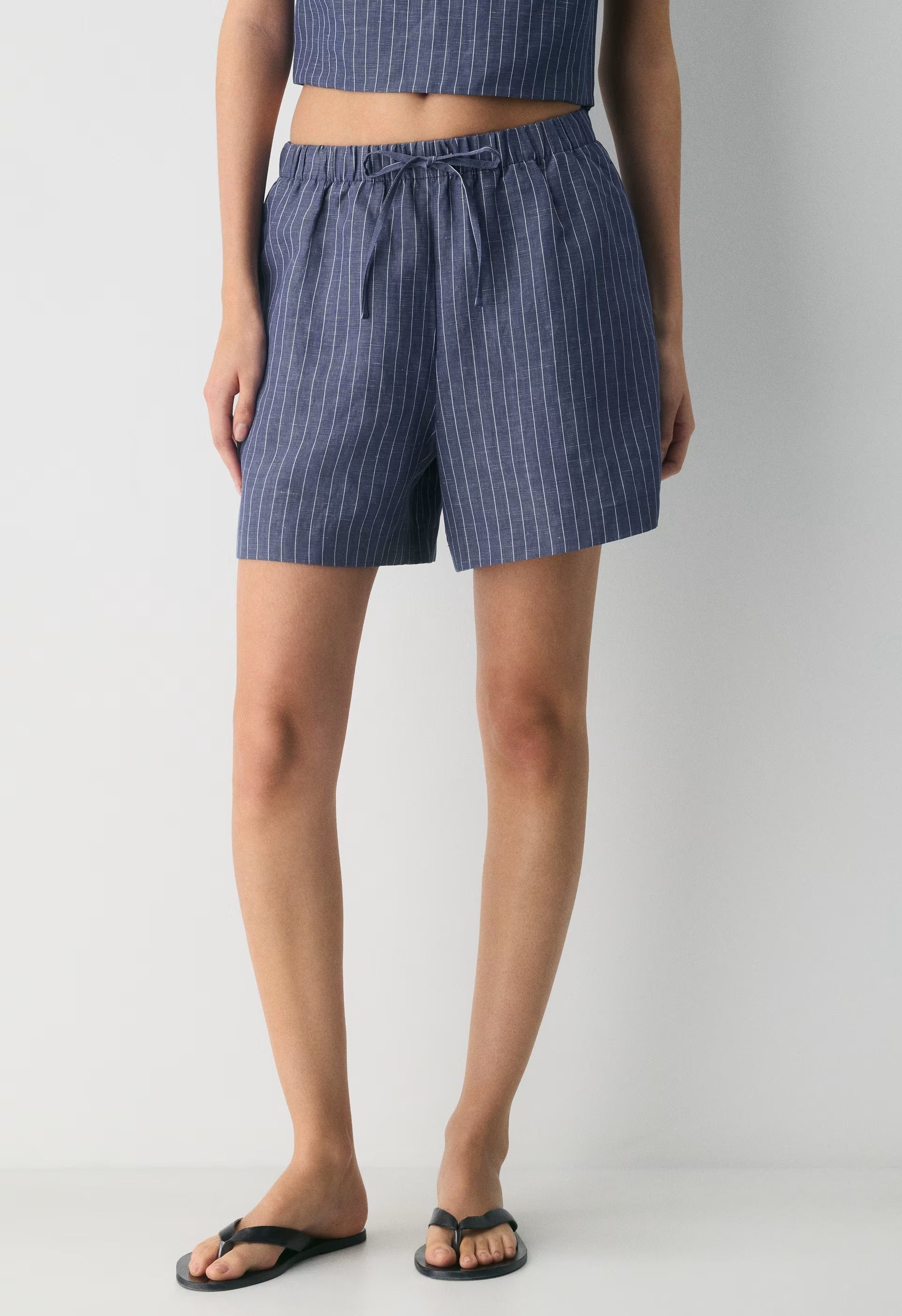 The Lodge Short™ Mid-Thigh - CruiseLinen™ - SUSAN STRPE HRBR NV/W