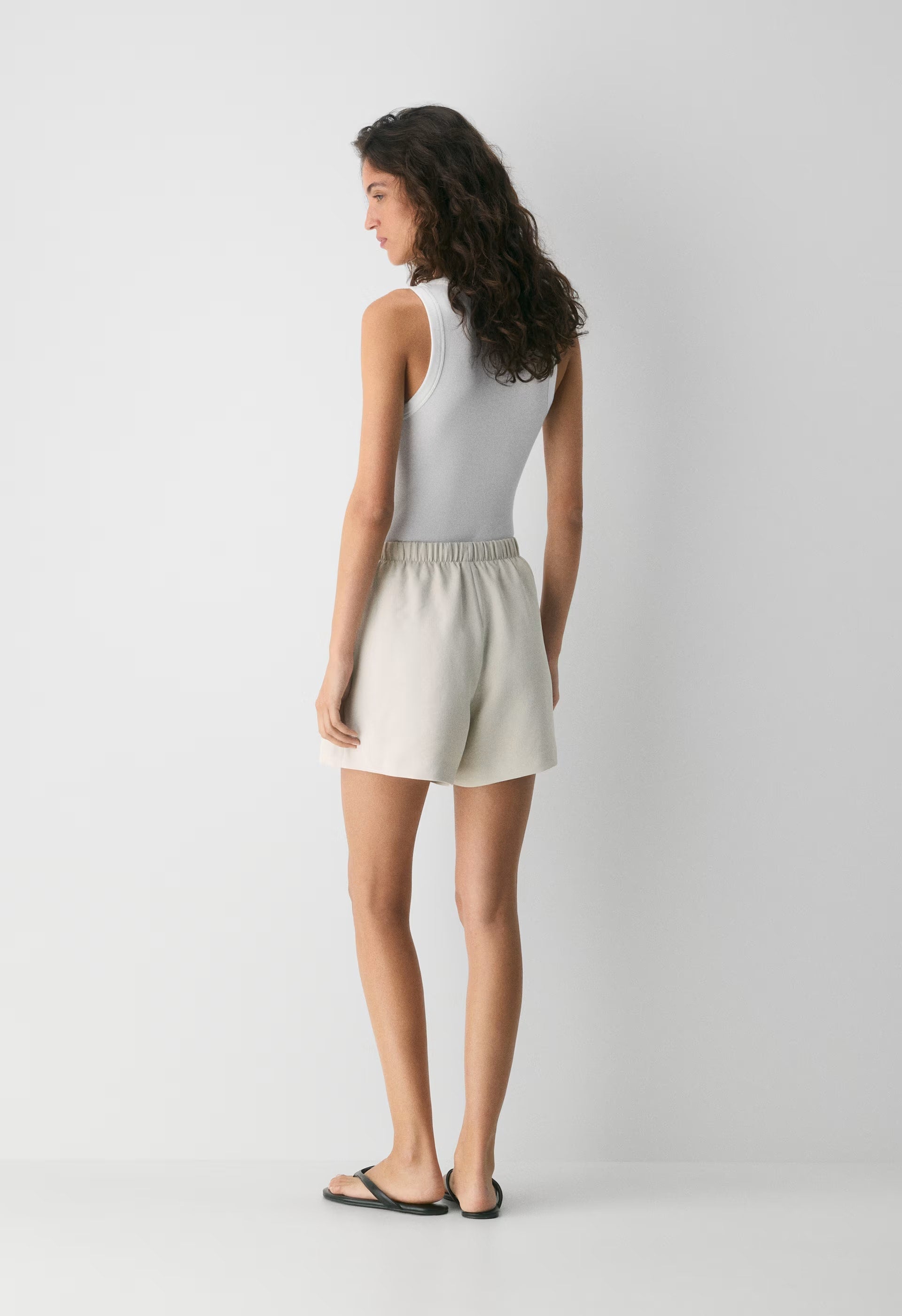 The Lodge Short™ Mid-Thigh - Crepette™ - METROPOLIS BEIGE