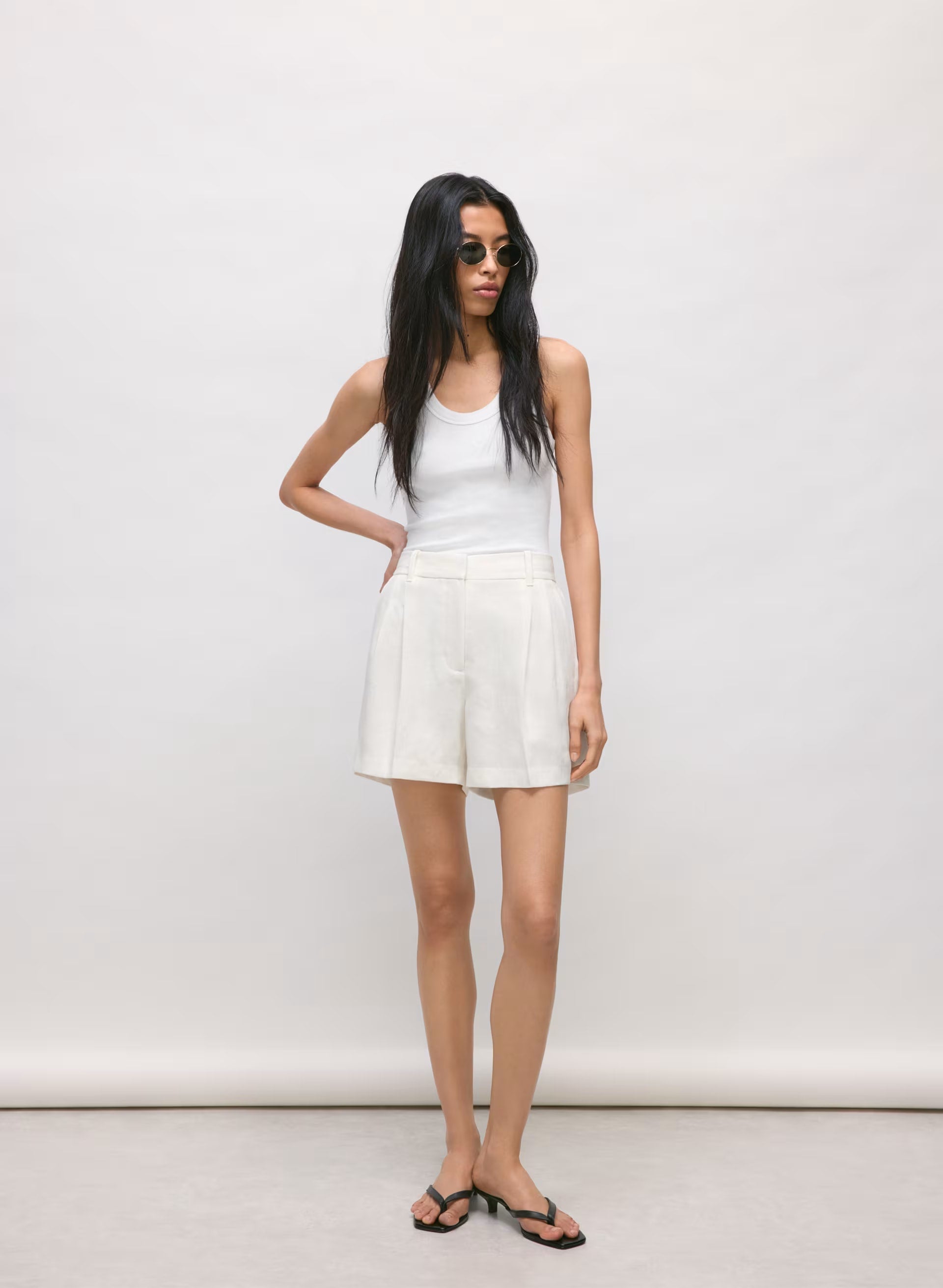 The Effortless Short™ Mid-Thigh - PowerLinen™ - LIGHT BIRCH