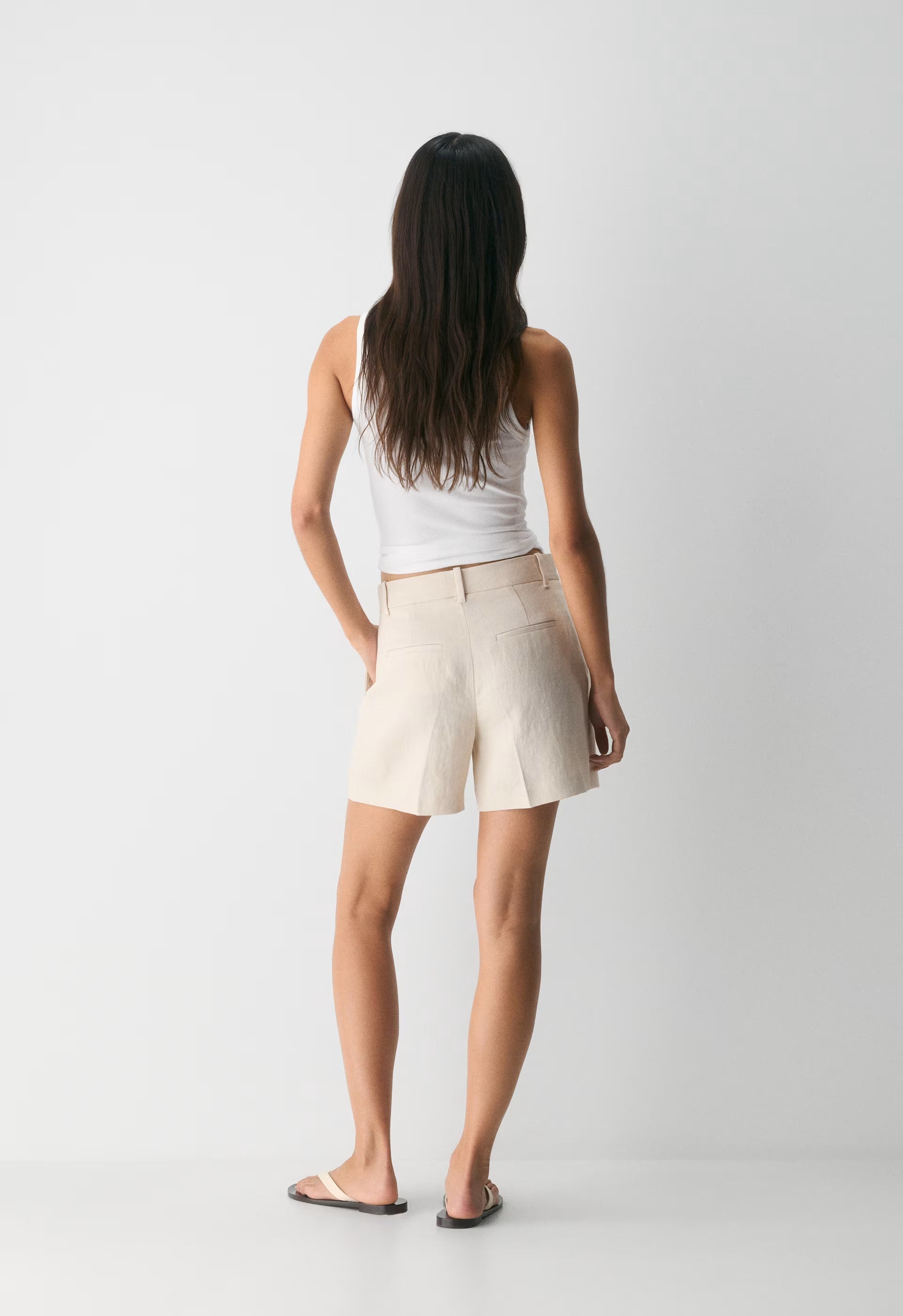 The Effortless Short™ Mid-Thigh - PowerLinen™ - COOL BEIGE