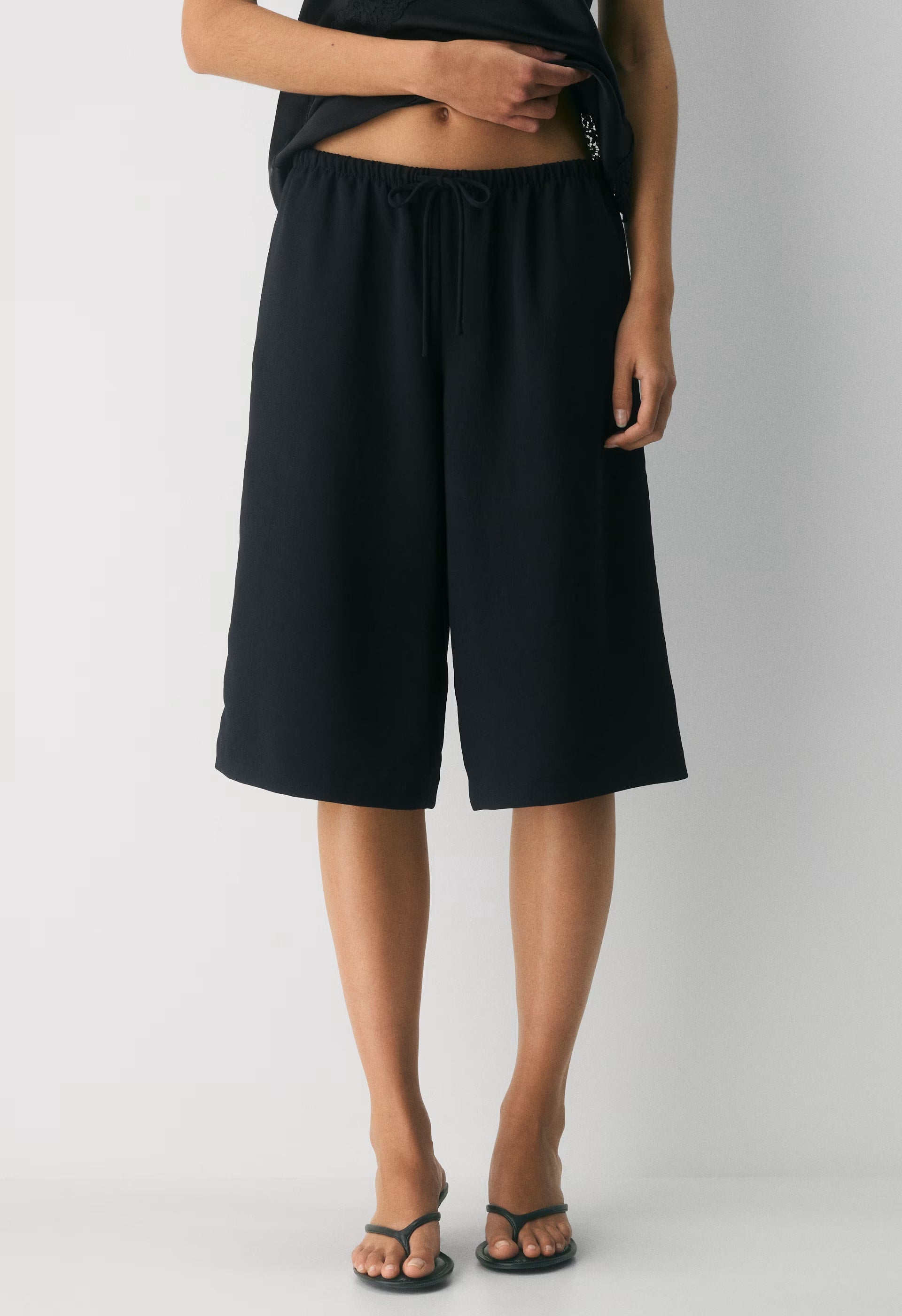 Jetway Short - Crepette™ - DARK OLIVE