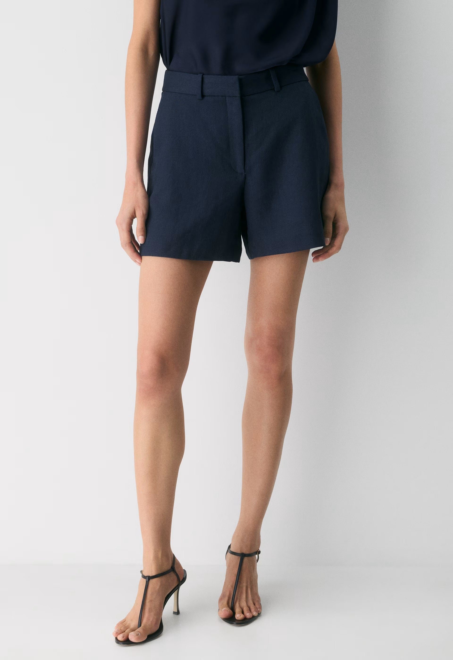 New Agency Mid-Thigh Short - PowerLinen™ - ADMIRAL