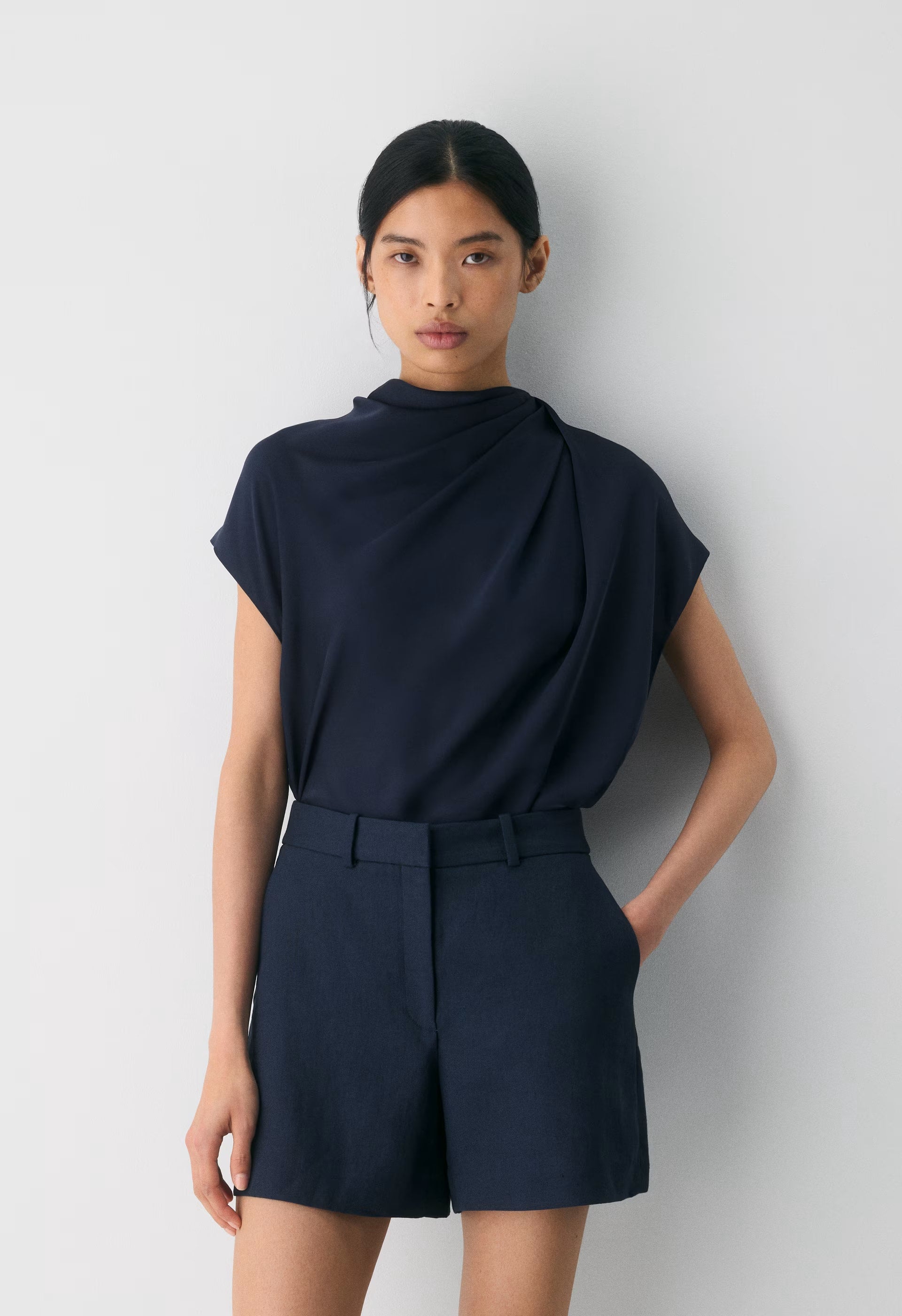 New Agency Mid-Thigh Short - PowerLinen™ - ADMIRAL