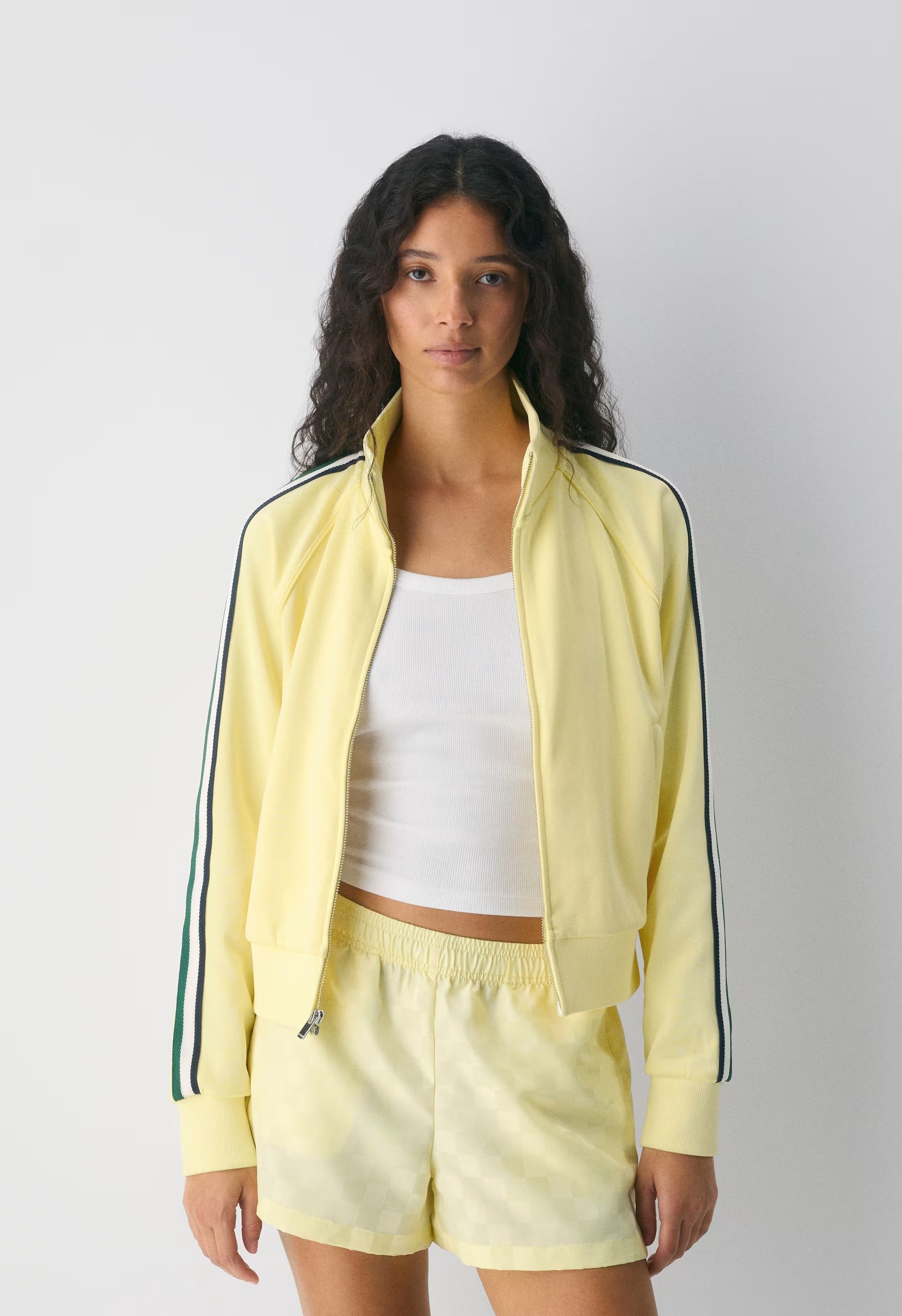 Medallion Mini Short - LEMONADE