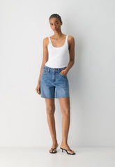 Denim Forum The ‘90s Vintage Hi Mid-Thigh Denim Short - 5 YRS KISS N TELL BLEU