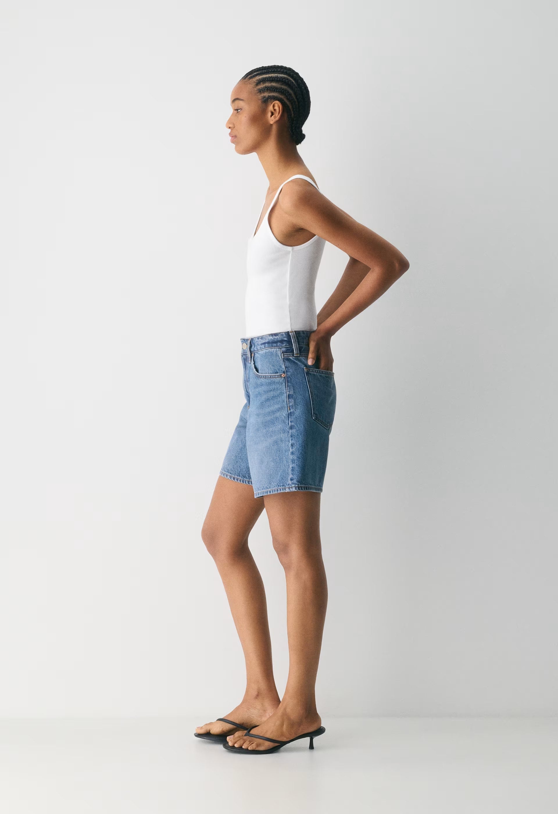 Denim Forum The ‘90s Vintage Hi Mid-Thigh Denim Short - 5 YRS KISS N TELL BLEU