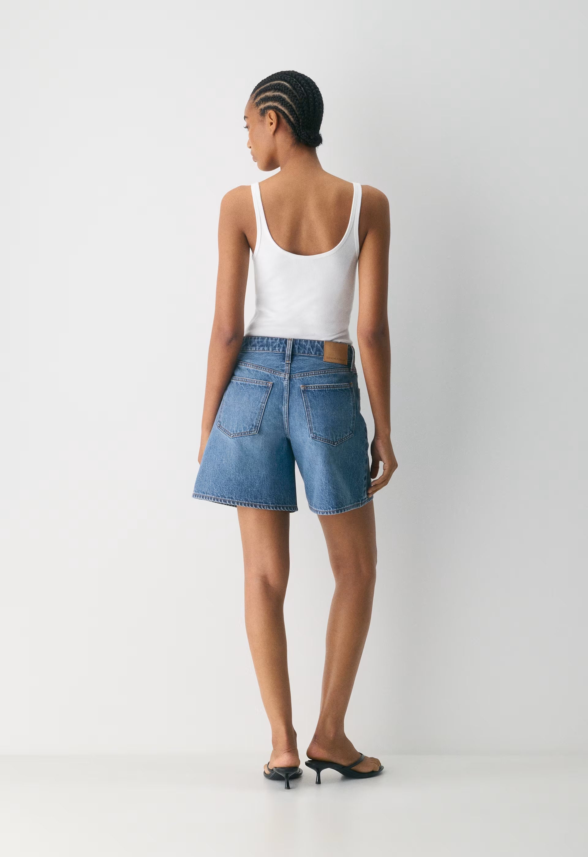 Denim Forum The ‘90s Vintage Hi Mid-Thigh Denim Short - 5 YRS KISS N TELL BLEU