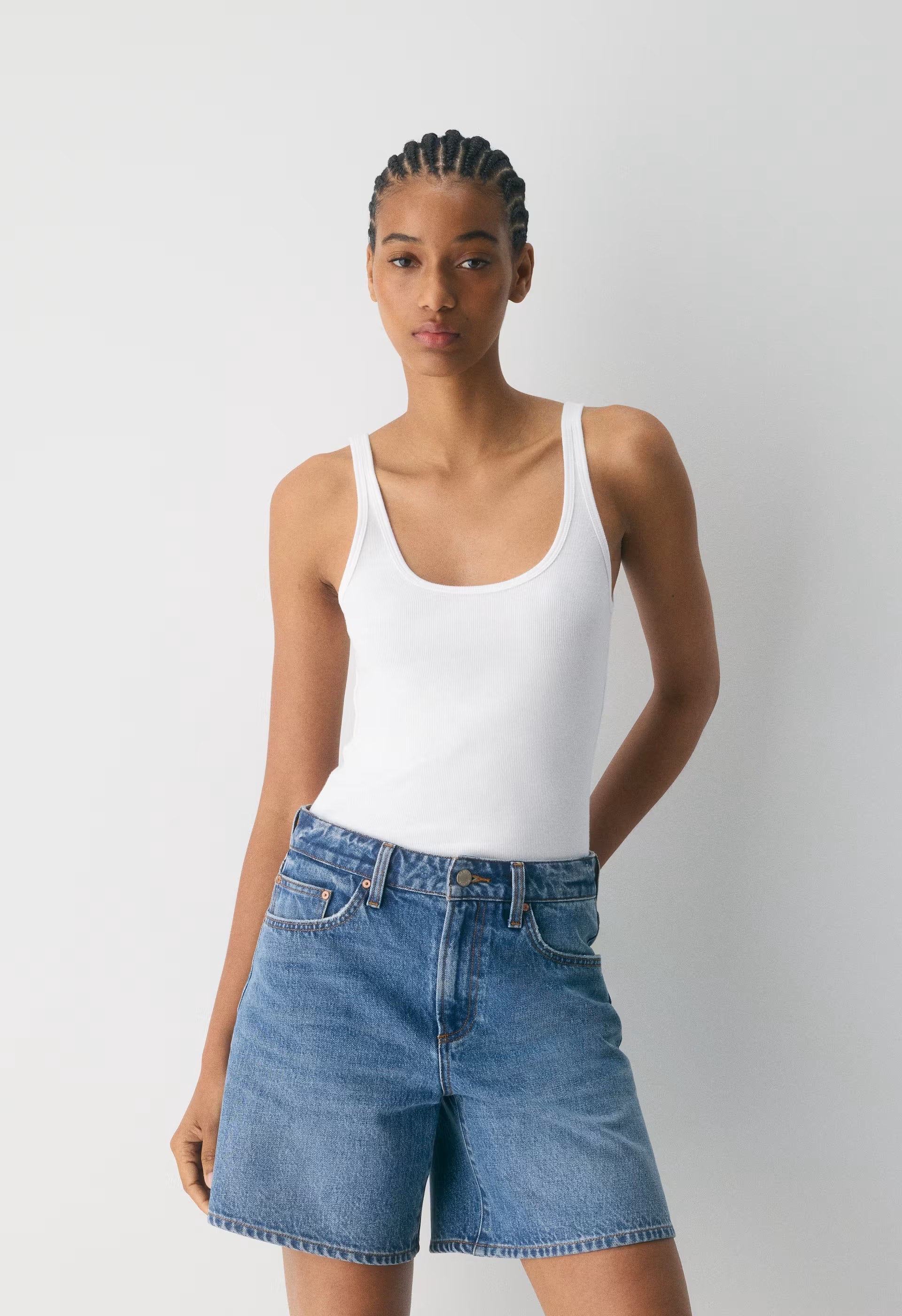 Denim Forum The ‘90s Vintage Hi Mid-Thigh Denim Short - 5 YRS KISS N TELL BLEU