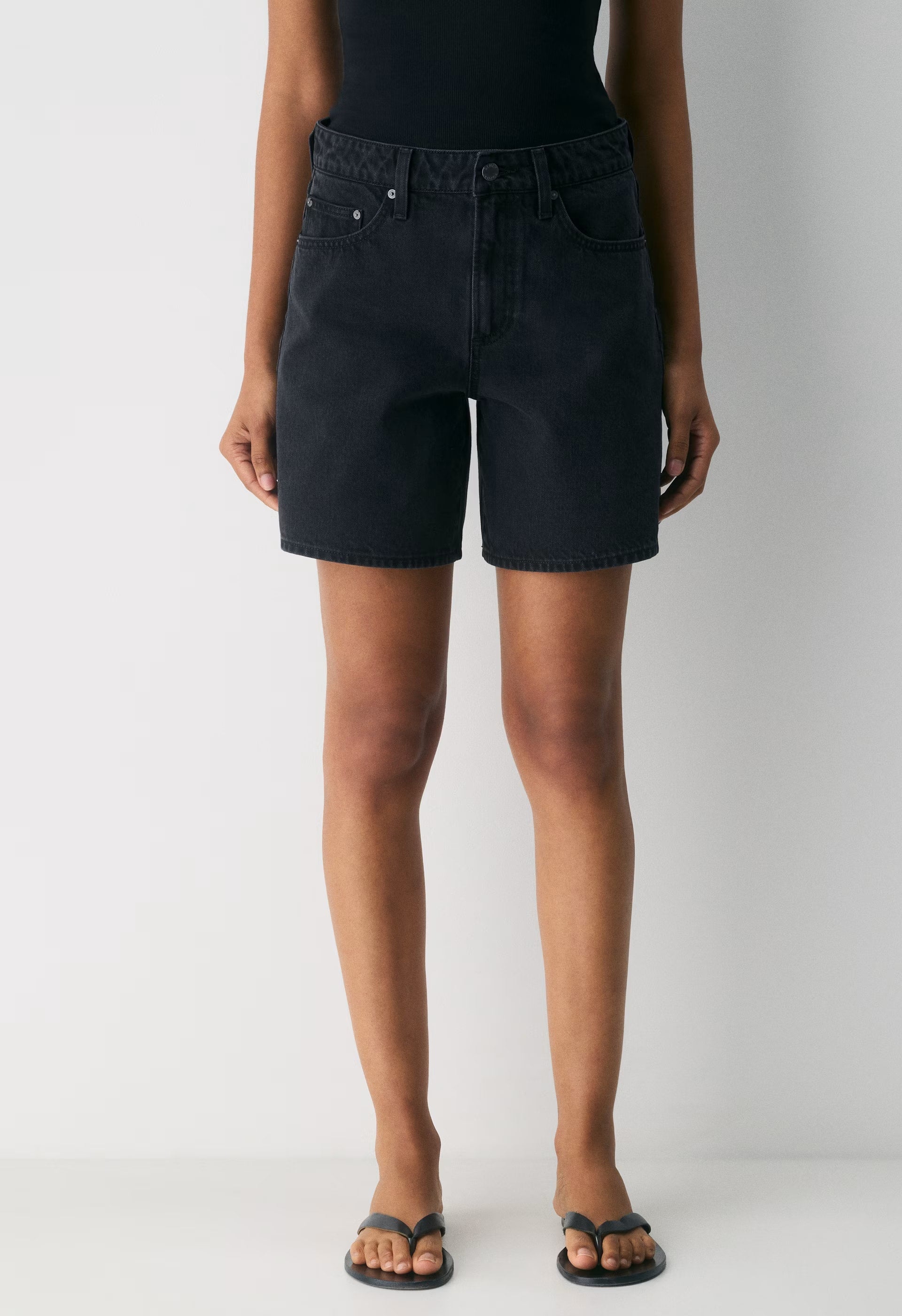 Denim Forum The ‘90s Vintage Hi Mid-Thigh Denim Short - BLACK EYELINER