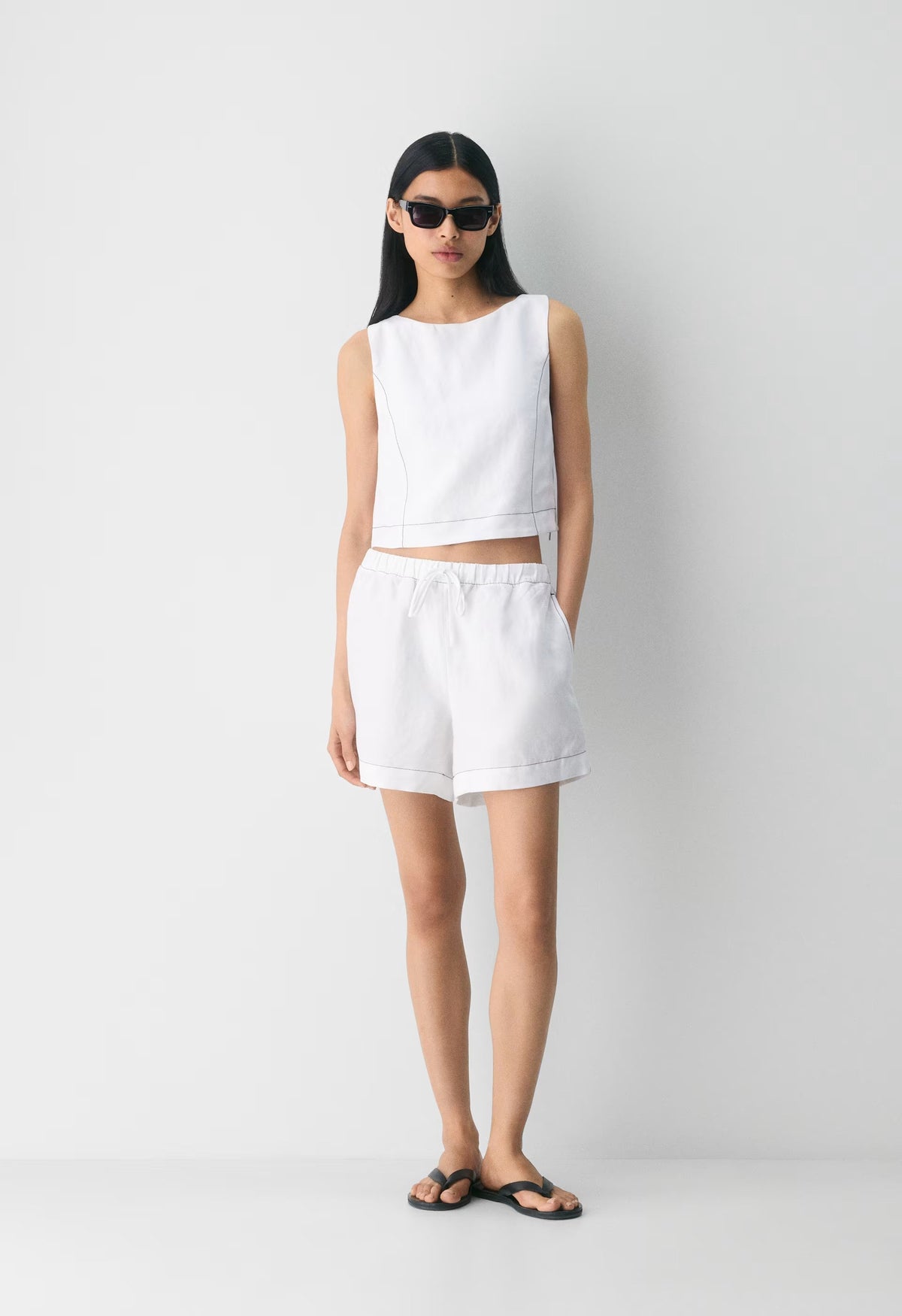 The Lodge Short™ Mid-Thigh - CruiseLinen™ - WHITE/BLACK