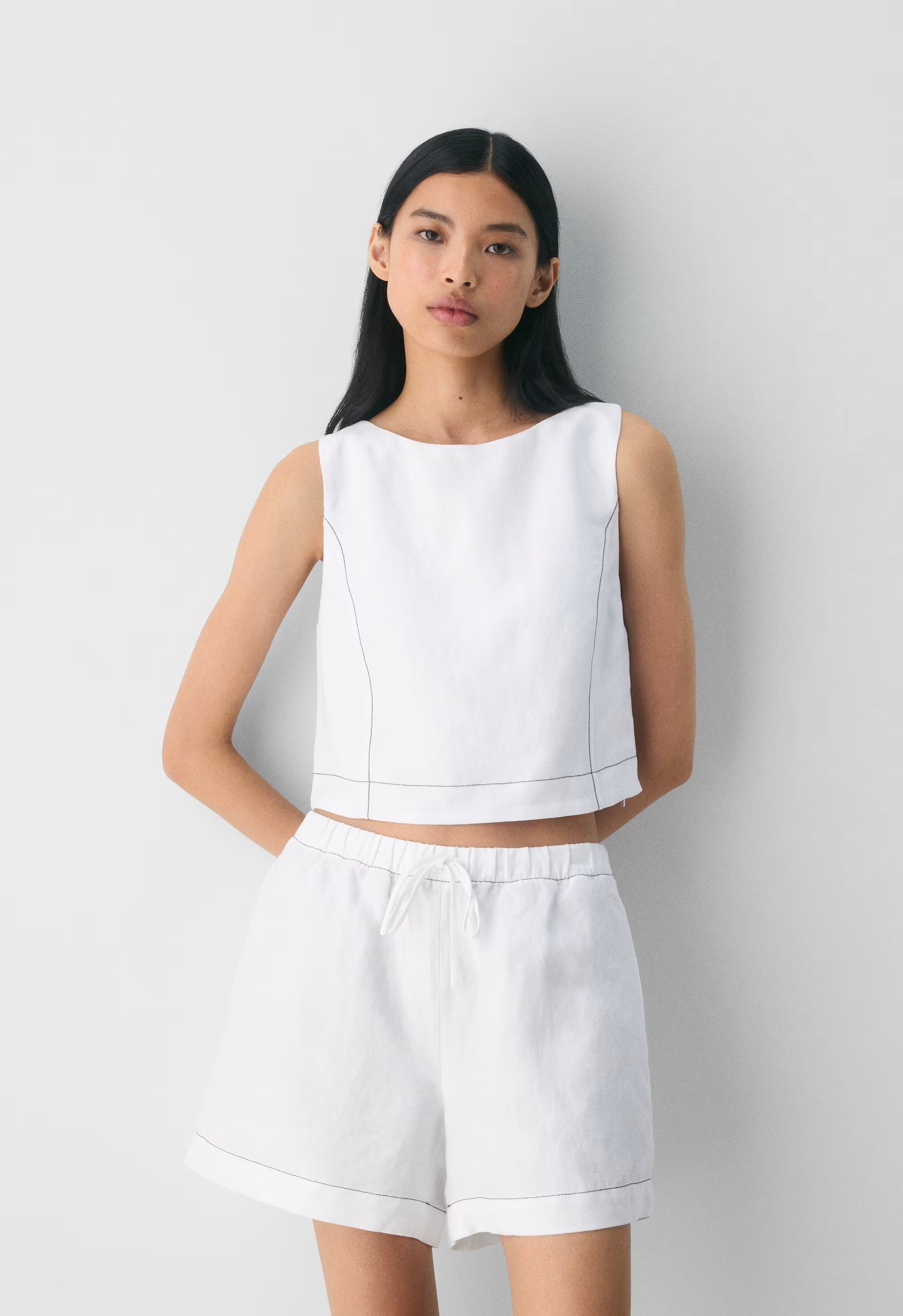 The Lodge Short™ Mid-Thigh - CruiseLinen™ - WHITE/BLACK