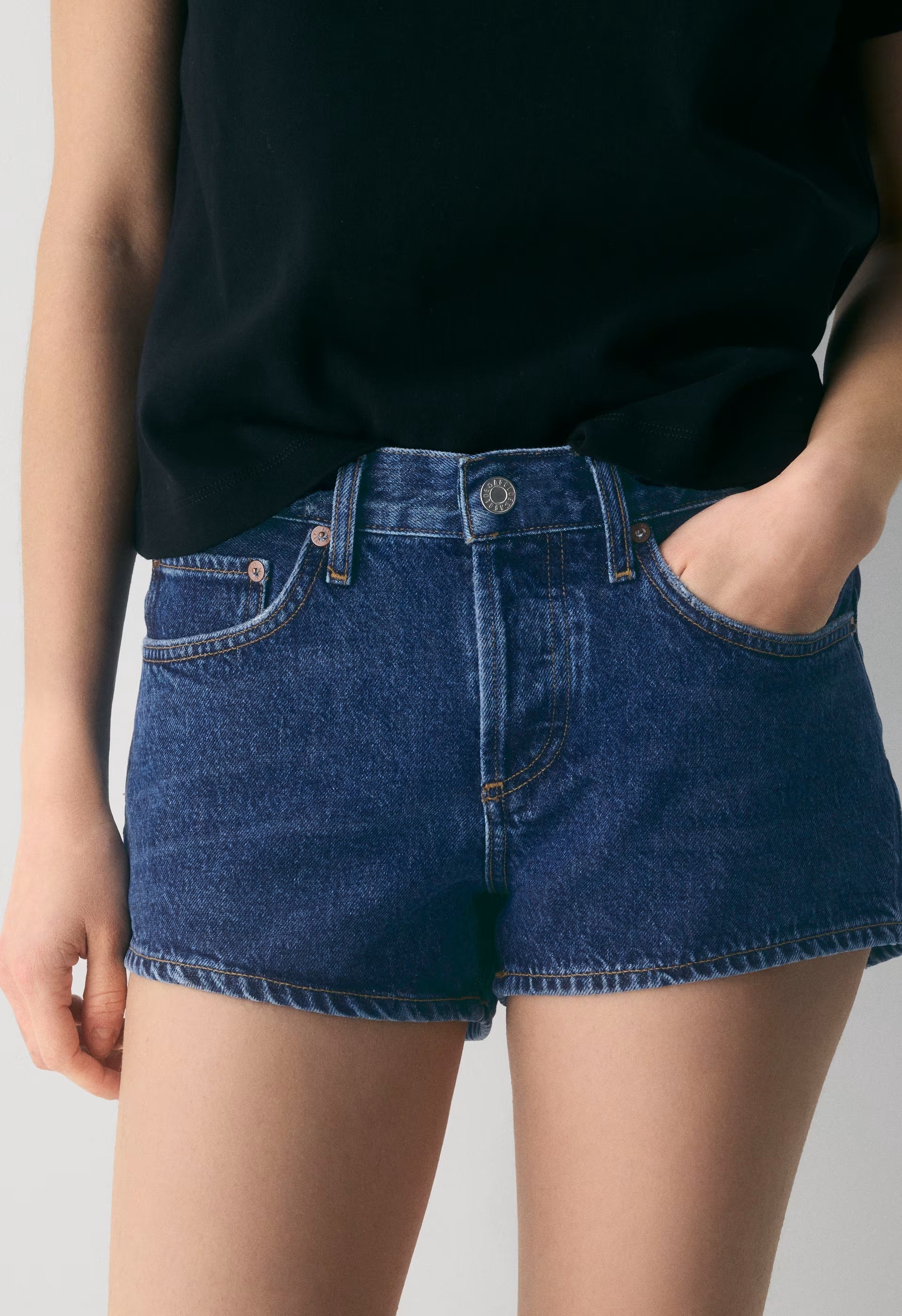 AGOLDE Low Rise Parker Jean Short - ENAMOUR