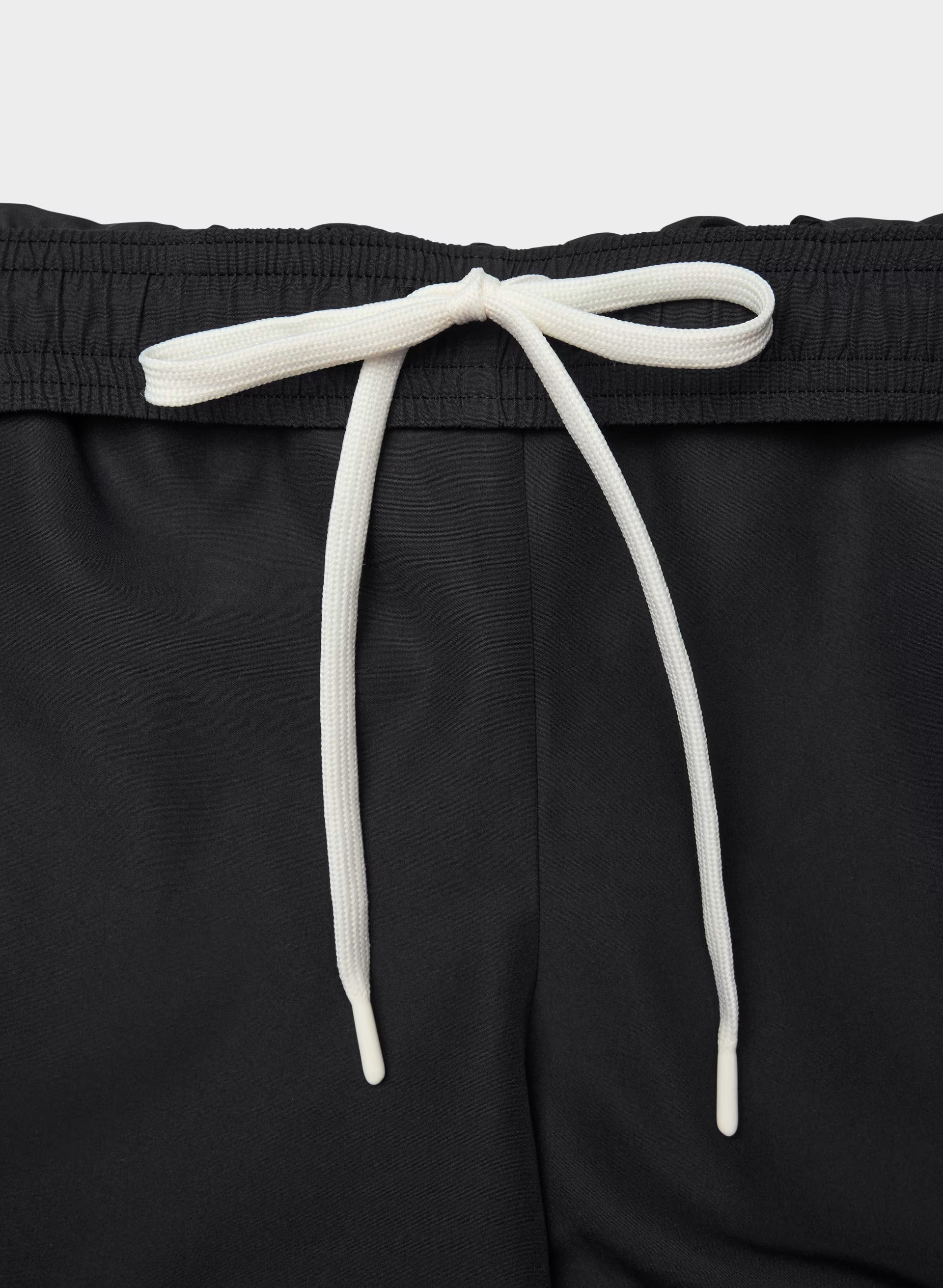Medallion Mid-Thigh Short - BLACK/MULTI