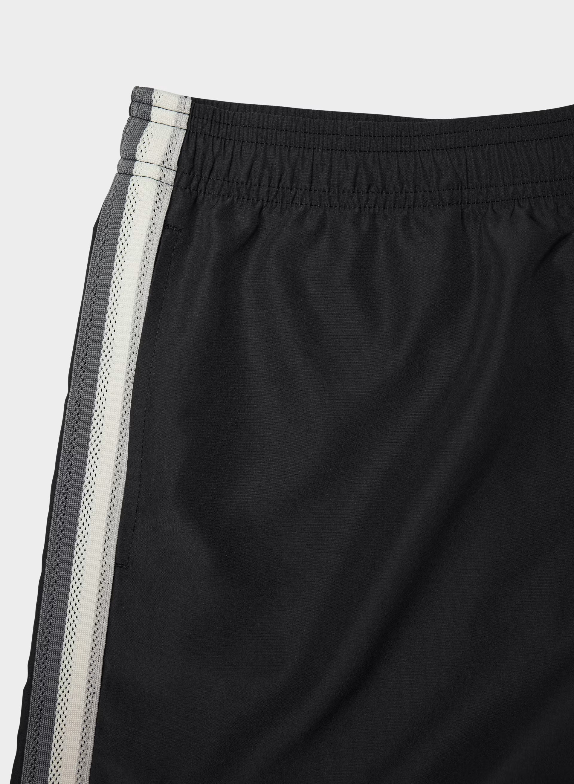 Medallion Mid-Thigh Short - BLACK/MULTI