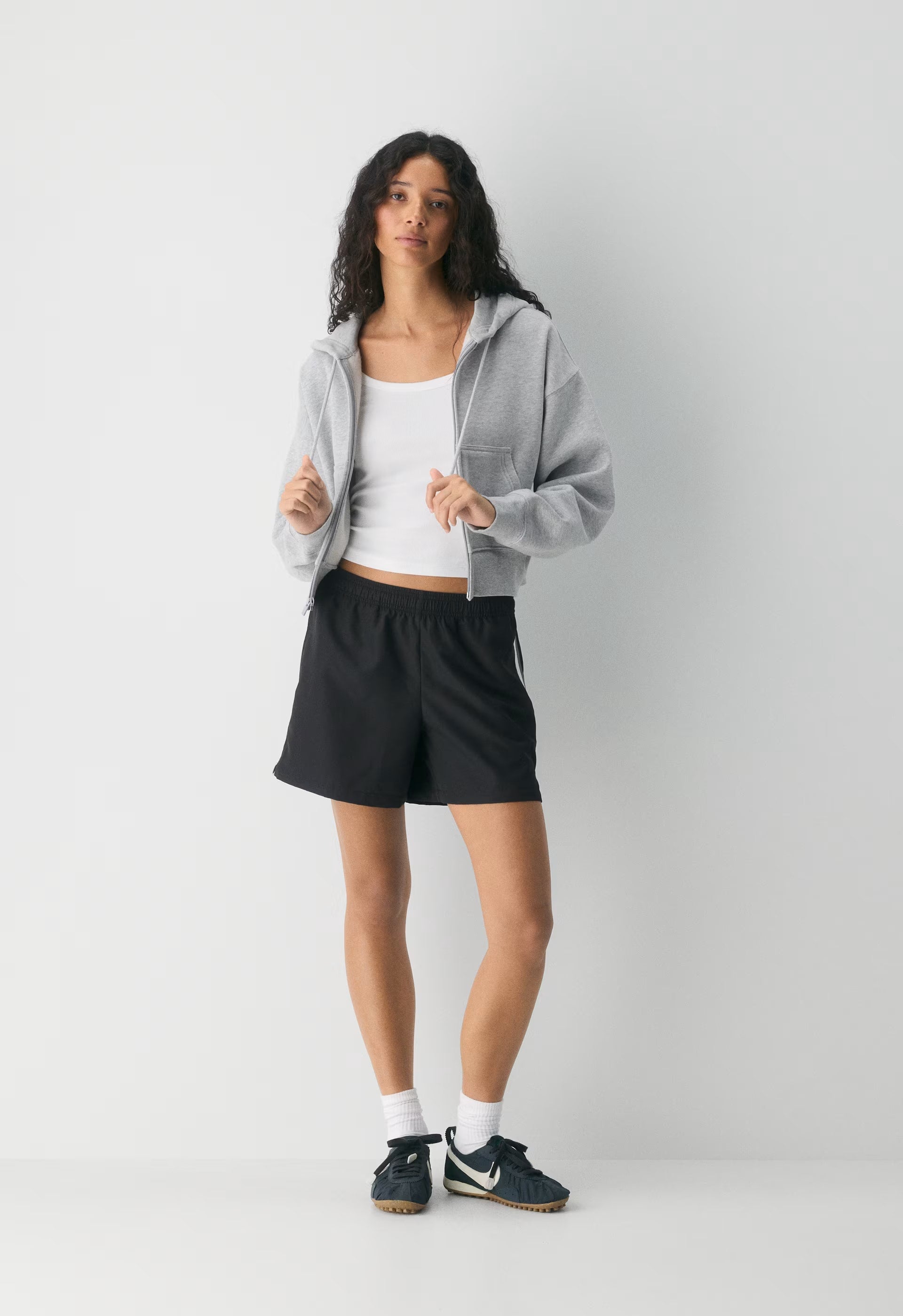 Medallion Mid-Thigh Short - BLACK/MULTI