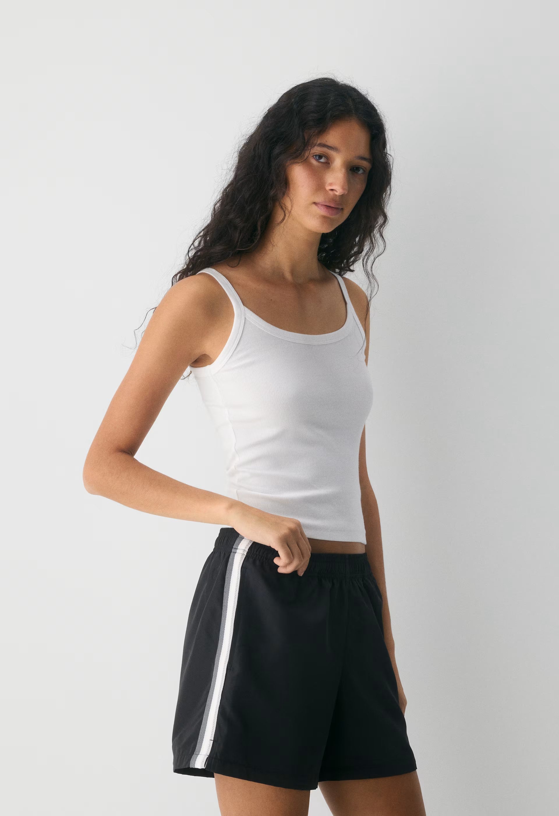 Medallion Mid-Thigh Short - BLACK/MULTI
