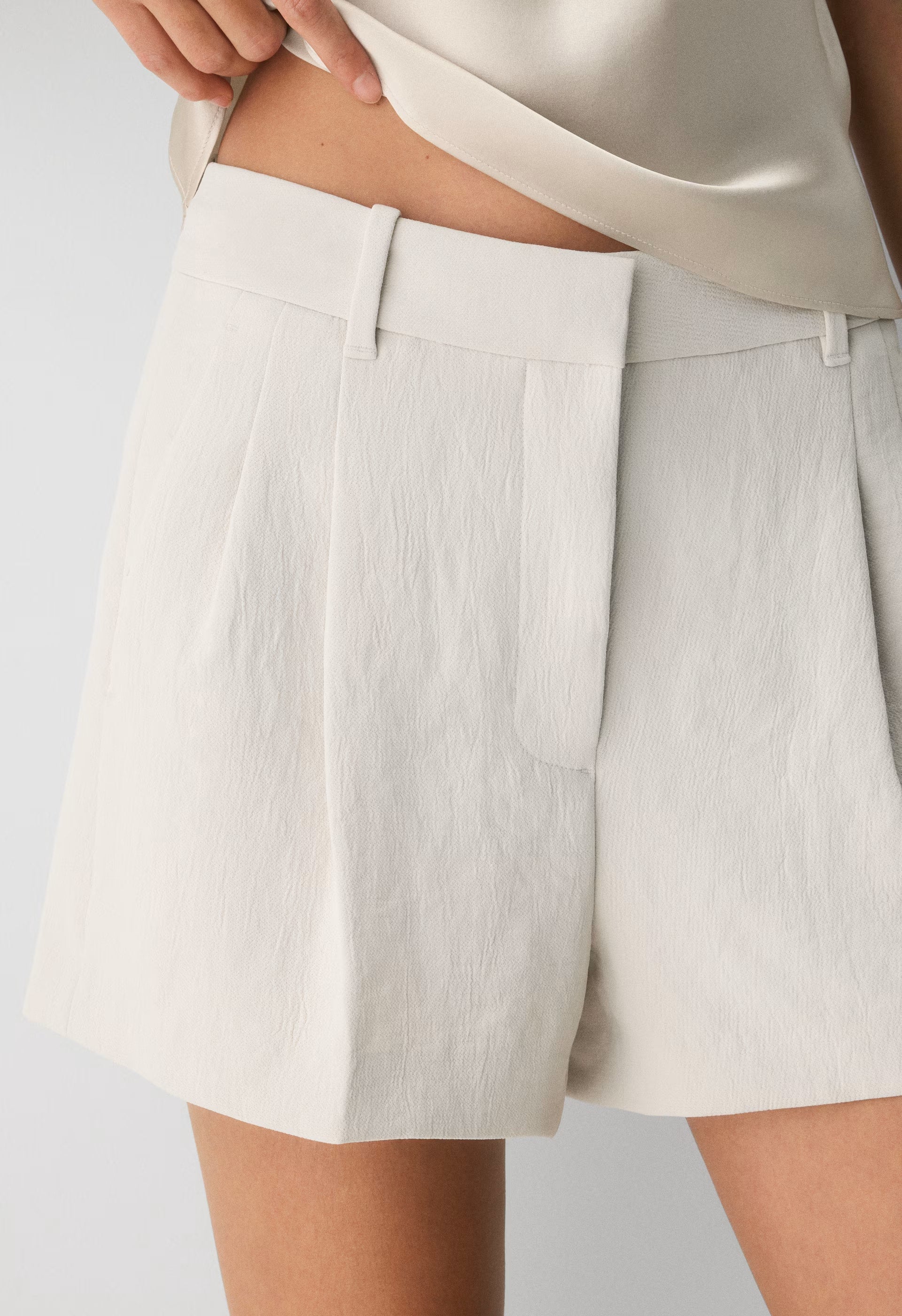 The Effortless Short™ Mini - Crepette™ - METROPOLIS BEIGE