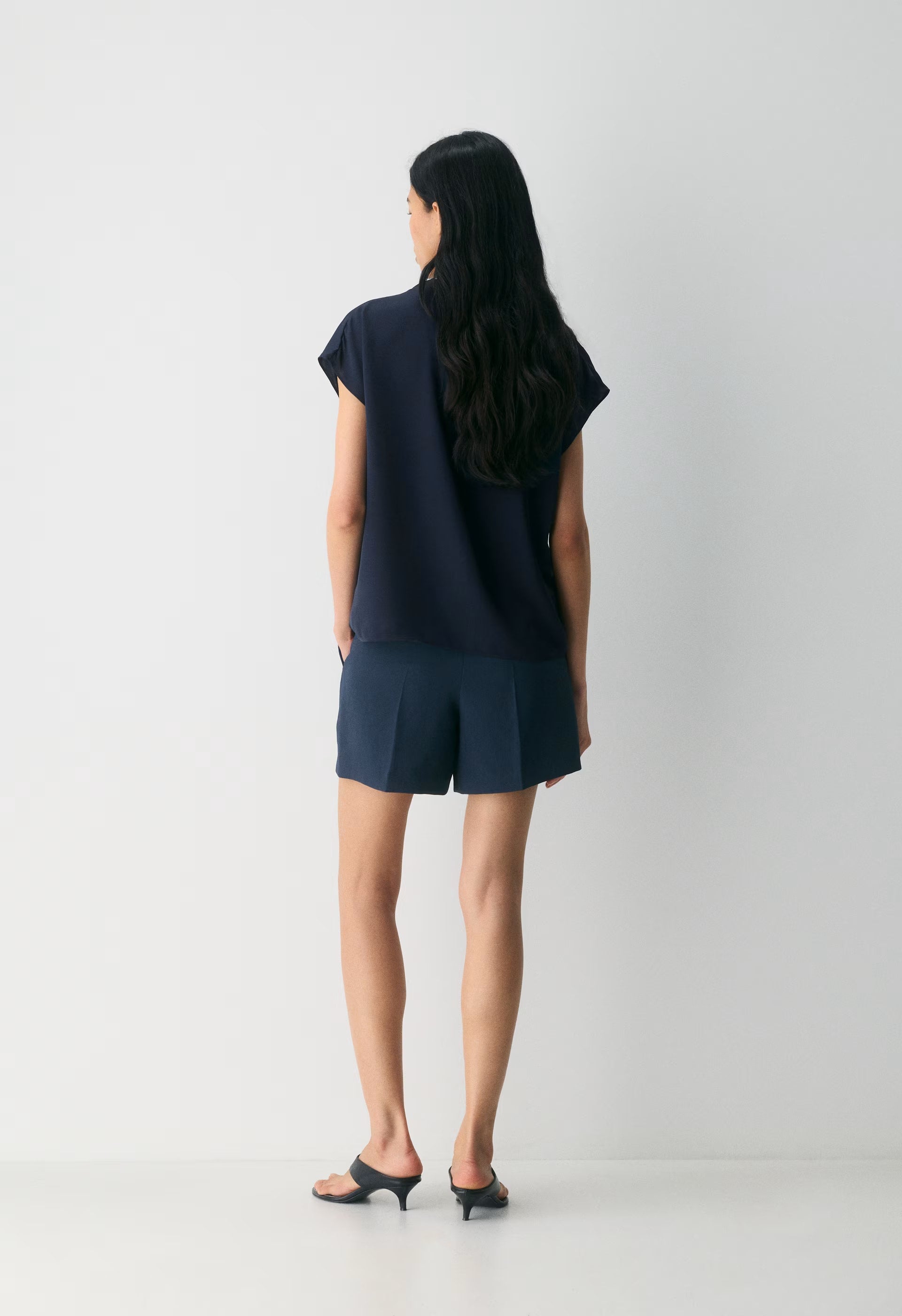 The Effortless Short™ Mid-Thigh - Crepette™ - ADMIRAL