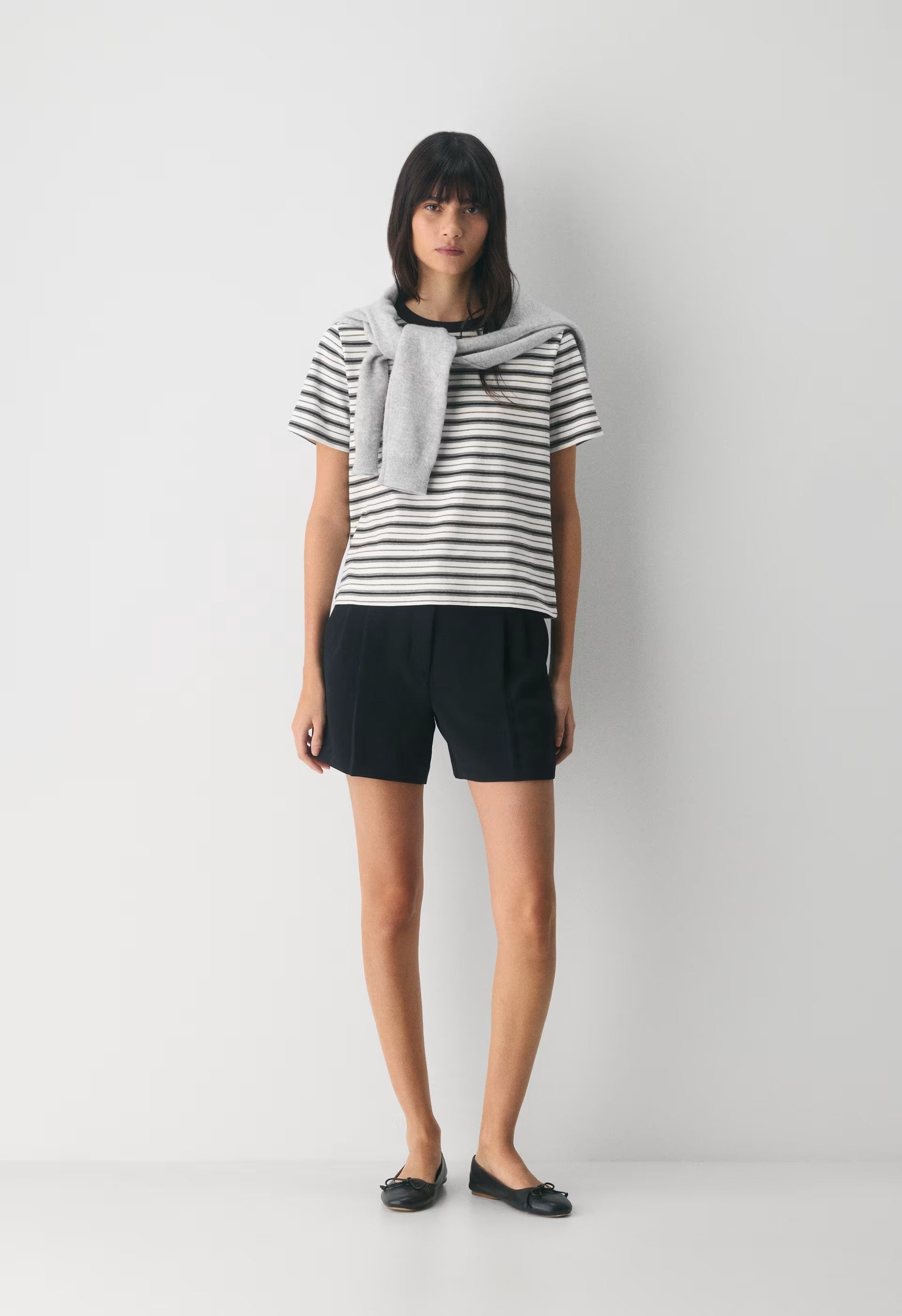 The Effortless Short™ Mid-Thigh - Crepette™ - VINTAGE NAVY