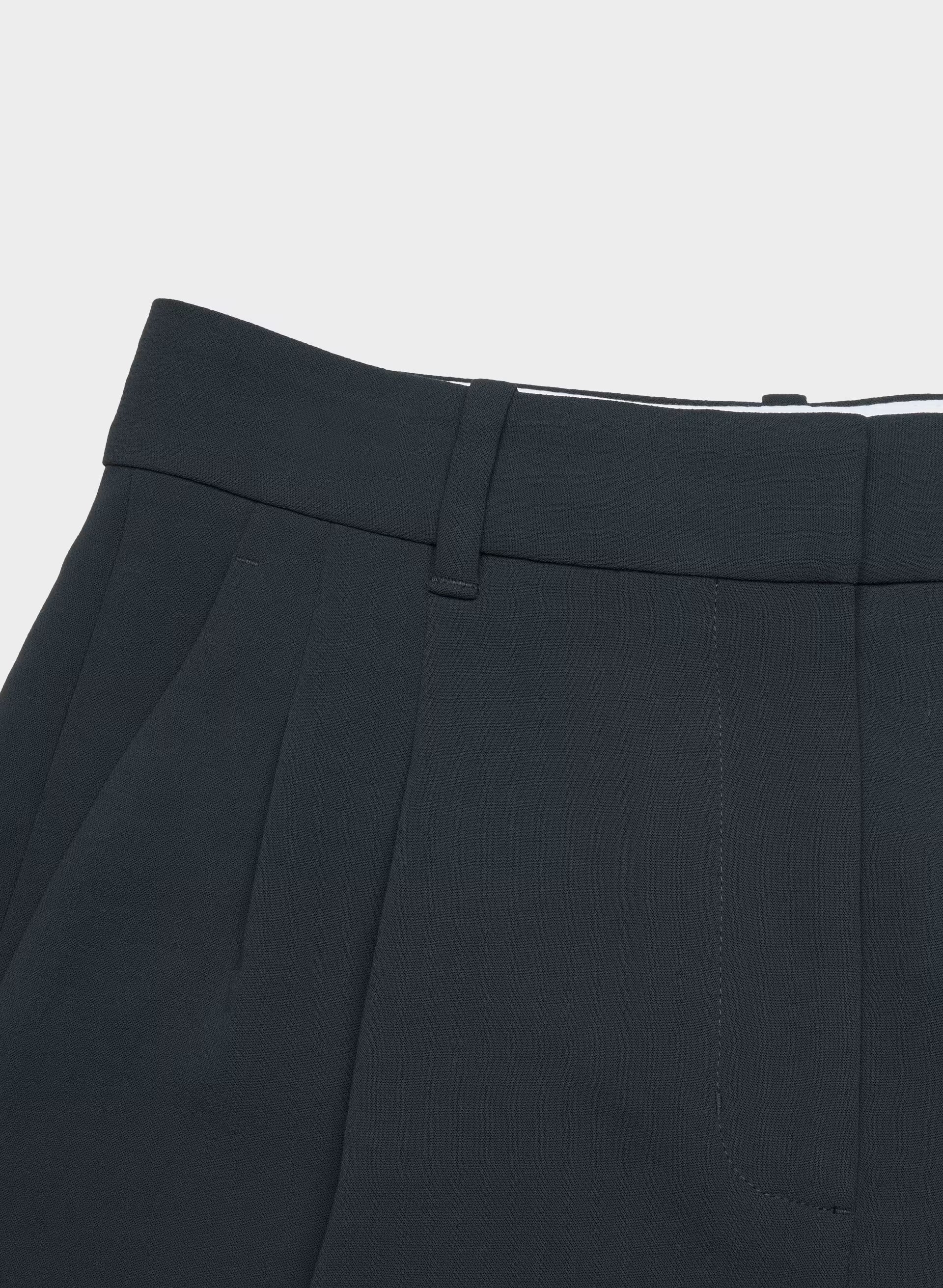 The Effortless Short™ Mid-Thigh - Crepette™ - DARK NIGHT NAVY