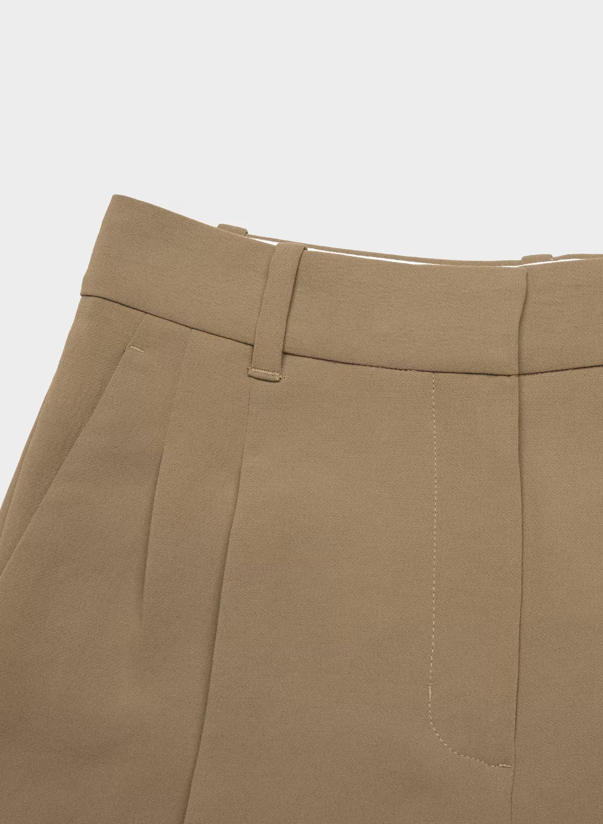 The Effortless Short™ Mid-Thigh - Crepette™ - FOLIO TAUPE