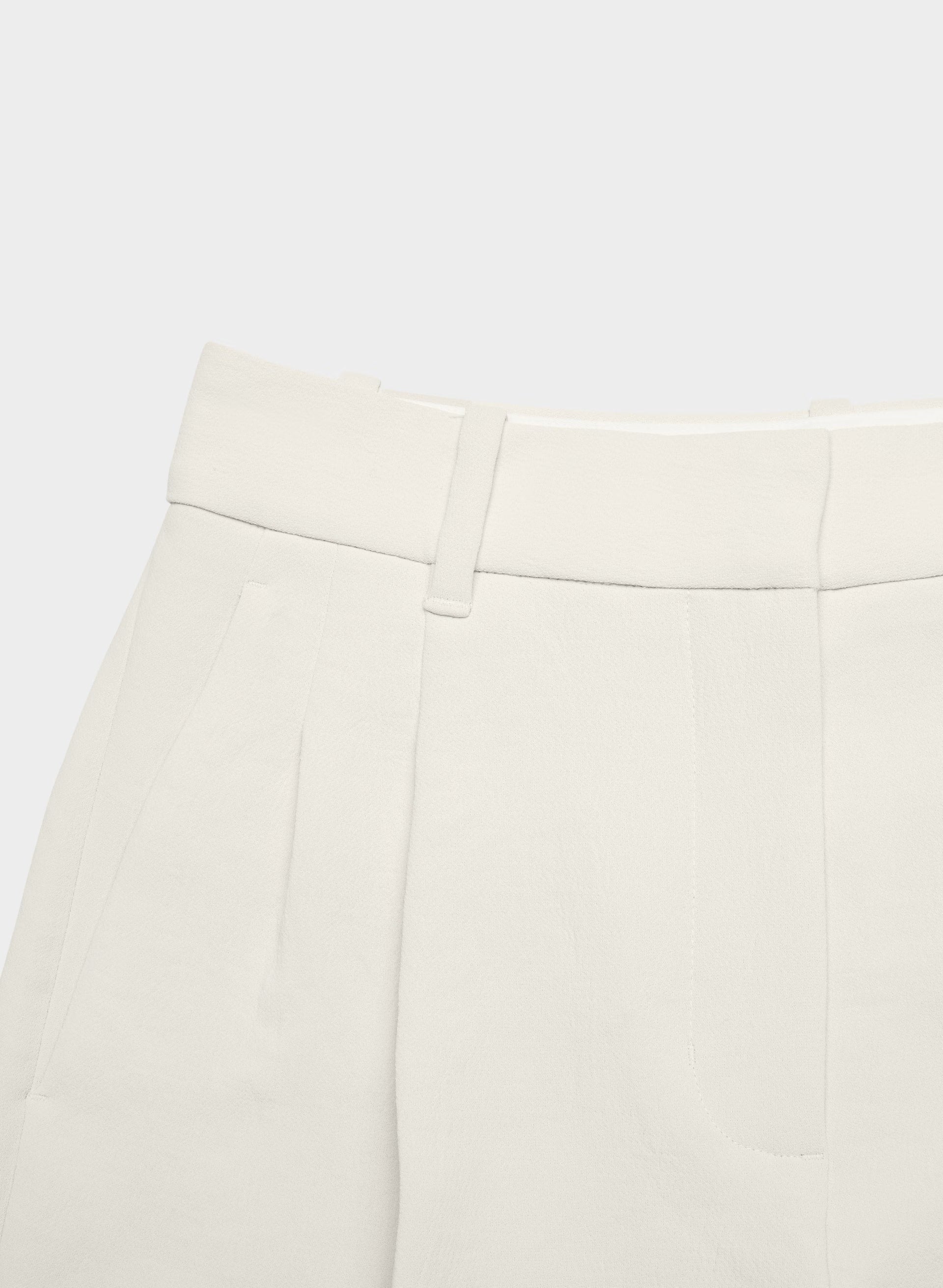 The Effortless Short™ Mid-Thigh - Crepette™ - METROPOLIS BEIGE