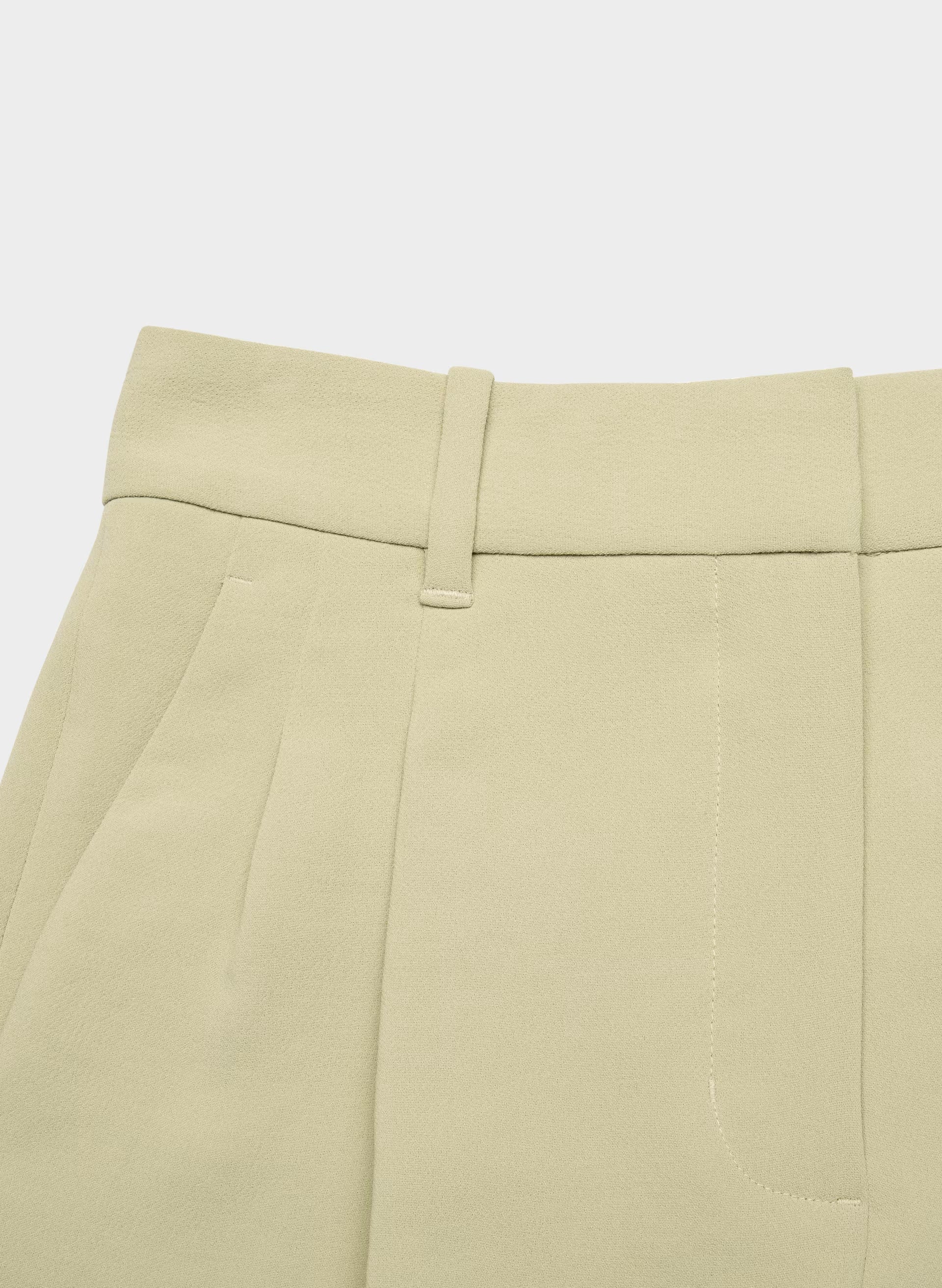 The Effortless Short™ Mid-Thigh - Crepette™ - MARTINI OLIVE