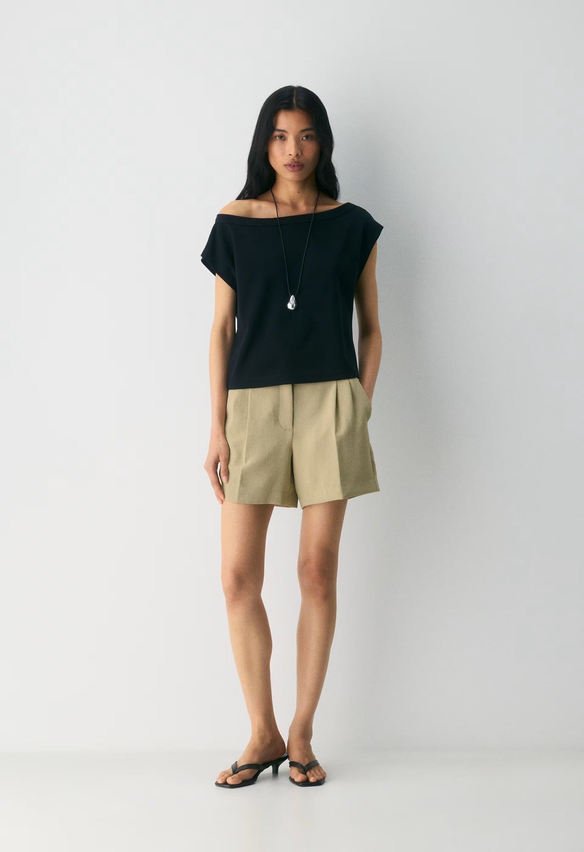 The Effortless Short™ Mid-Thigh - Crepette™ - MARTINI OLIVE