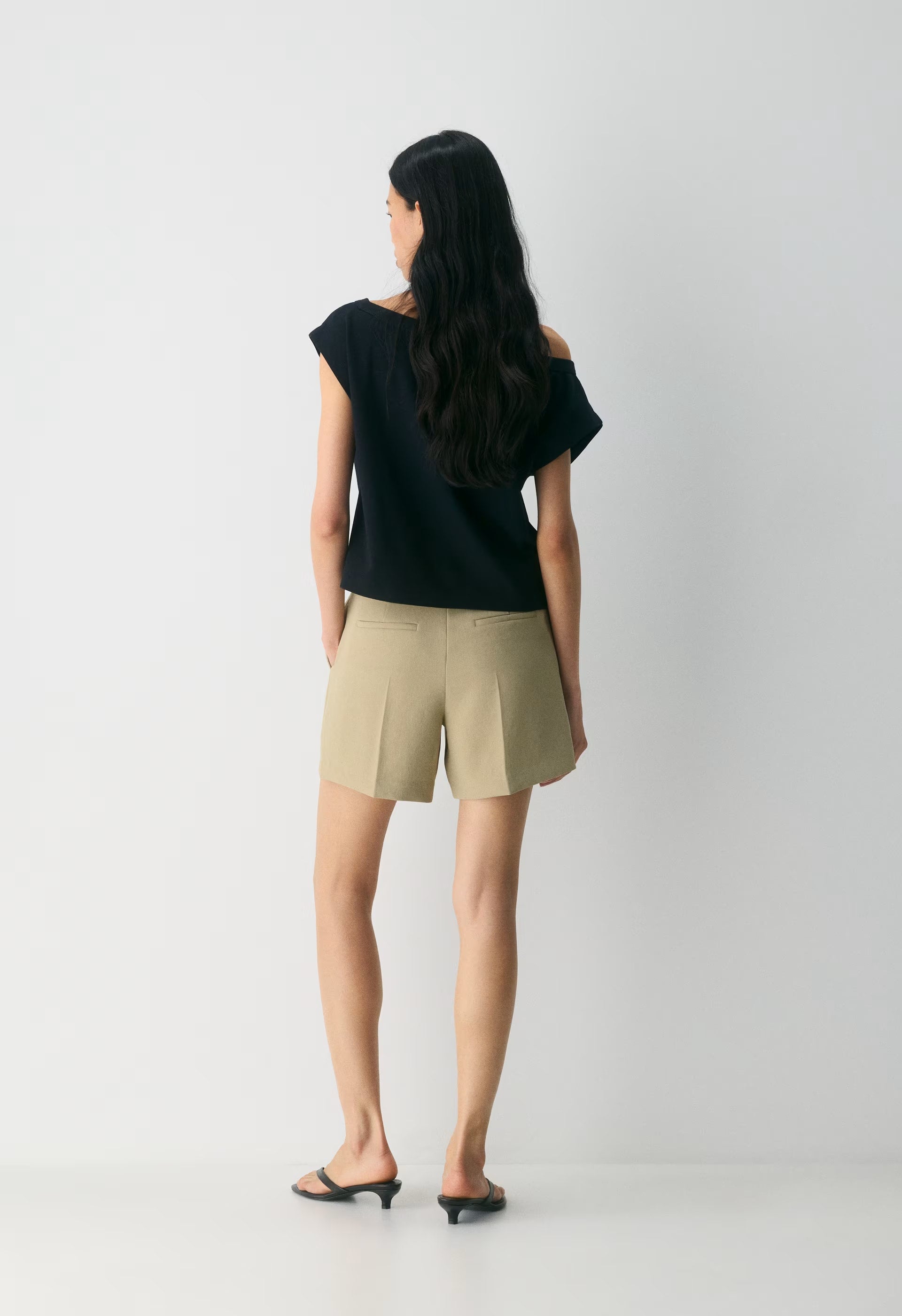 The Effortless Short™ Mid-Thigh - Crepette™ - MARTINI OLIVE