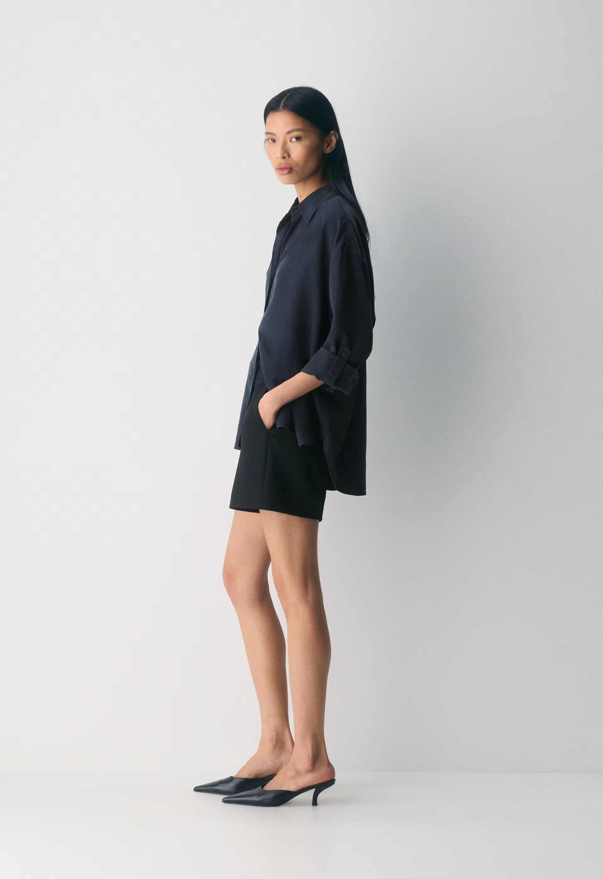 New Agency Mid-Thigh Short - Eversential™ - BLACK