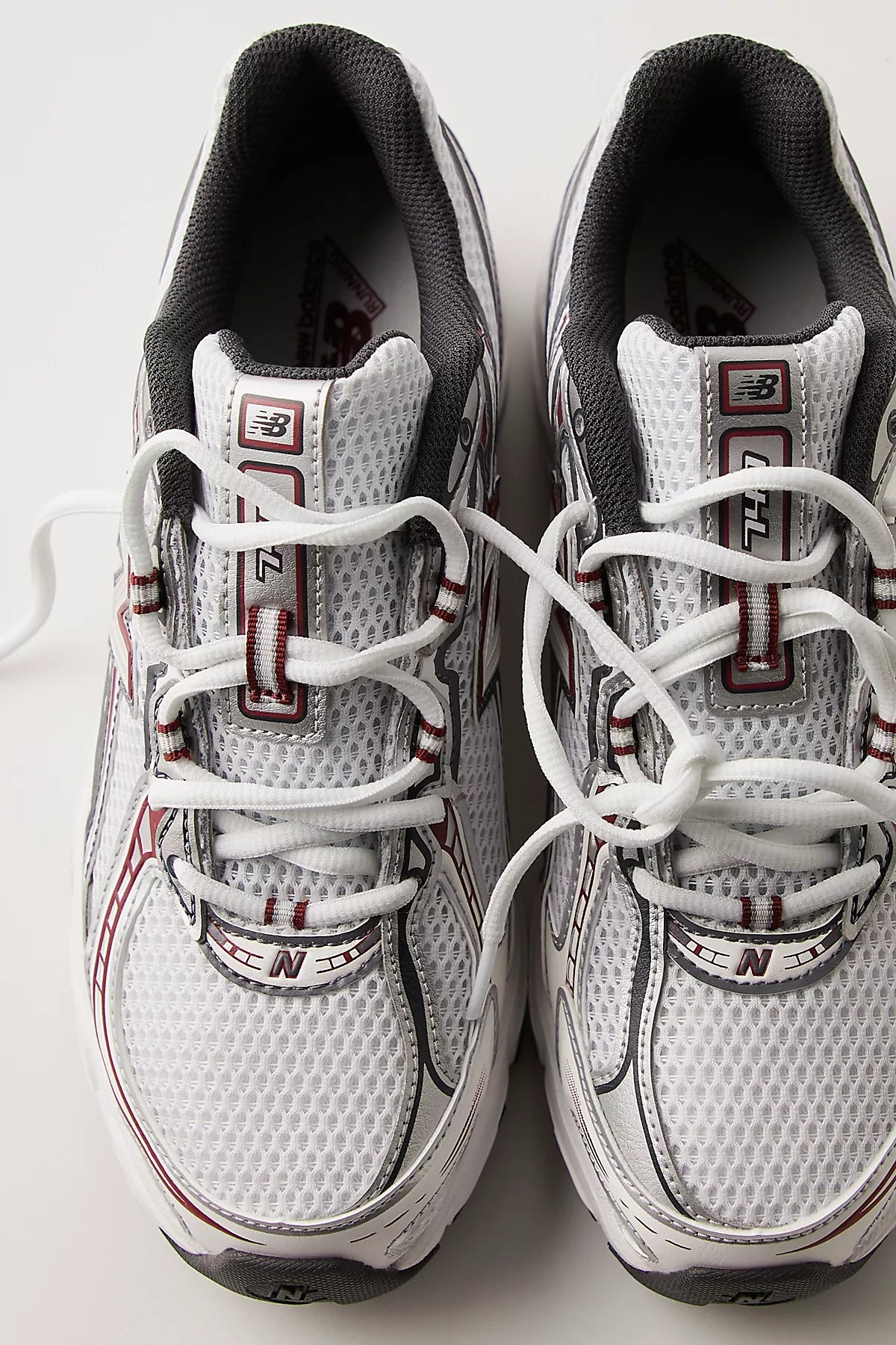 New Balance 740 Sneakers