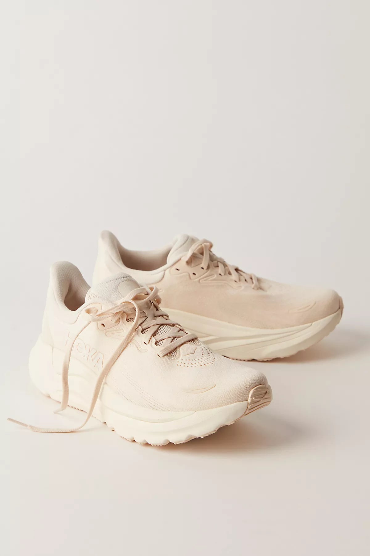 HOKA® Arahi 8 Sneakers